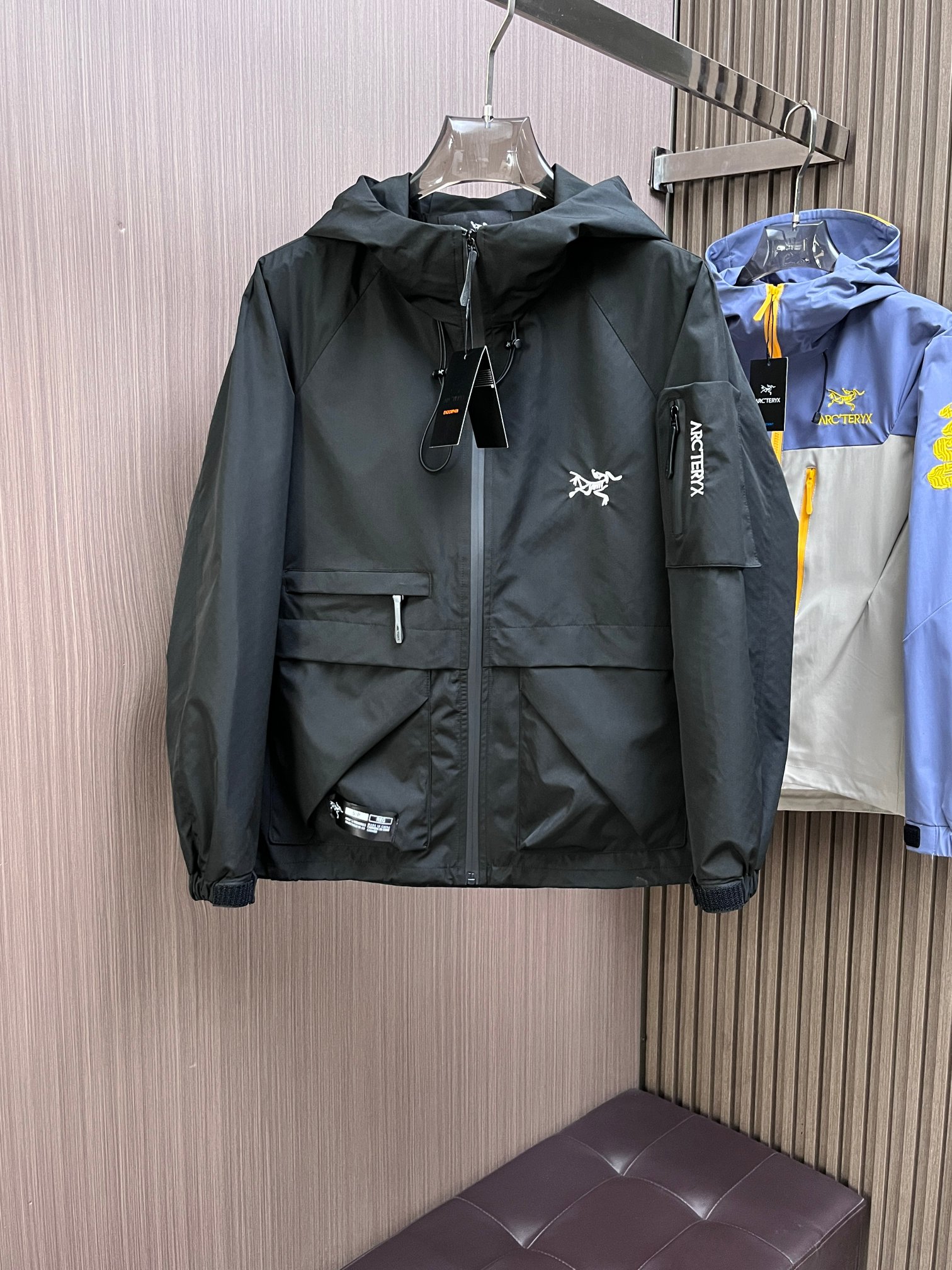 ARC'TERYX始祖鳥軍事機能外套 多口袋連帽衝鋒衣 黑色戶外夾克| 2 ARC'TERYX始祖鳥軍事機能外套 多口袋連帽衝鋒衣 黑色戶外夾克