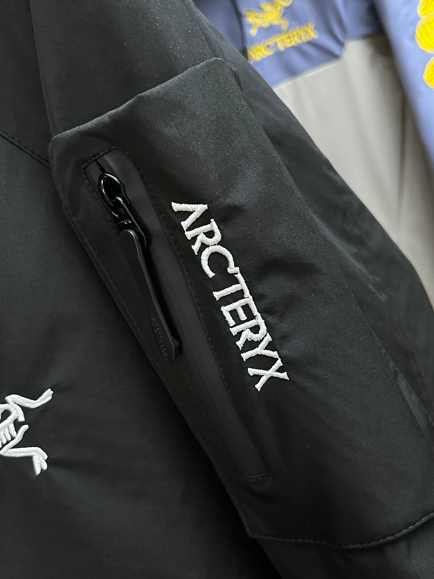 ARC'TERYX始祖鳥軍事機能外套 多口袋連帽衝鋒衣 黑色戶外夾克