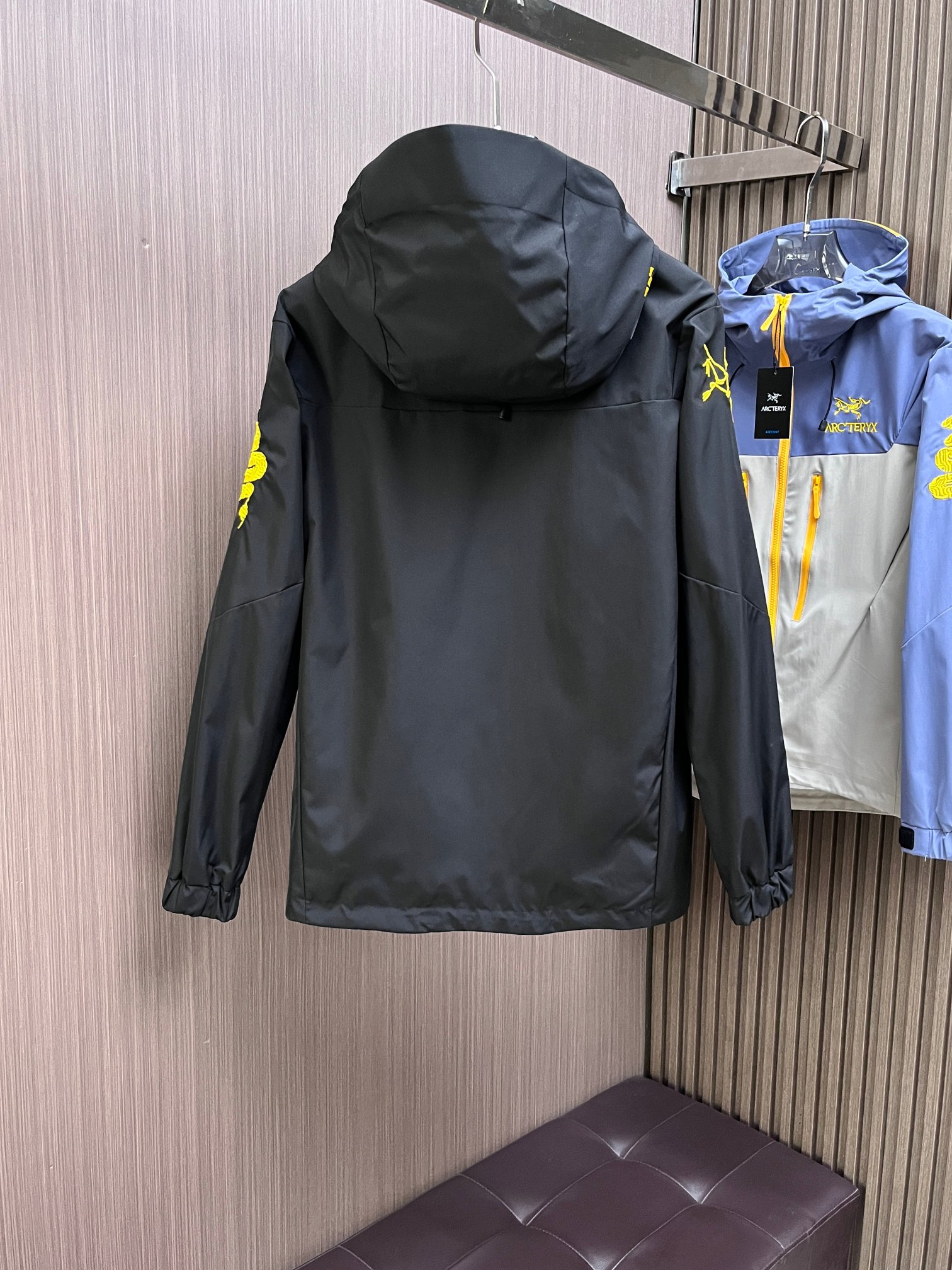 ARC'TERYX始祖鳥Alpha系列衝鋒衣 黑黃撞色防水外套 高品質版本