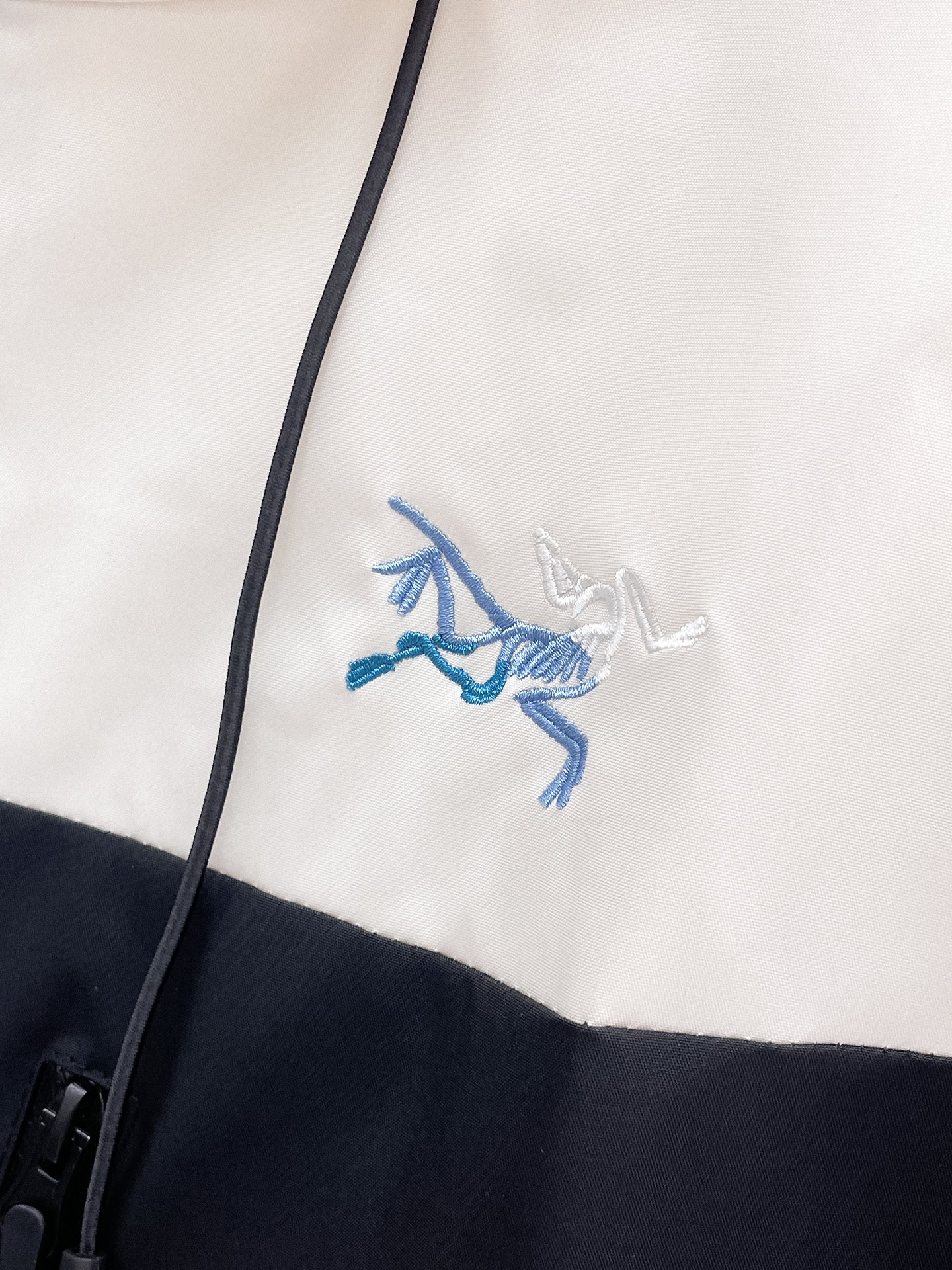 ARC'TERYX始祖鳥拼色衝鋒衣 黑白防水連帽外套 男女款機能夾克