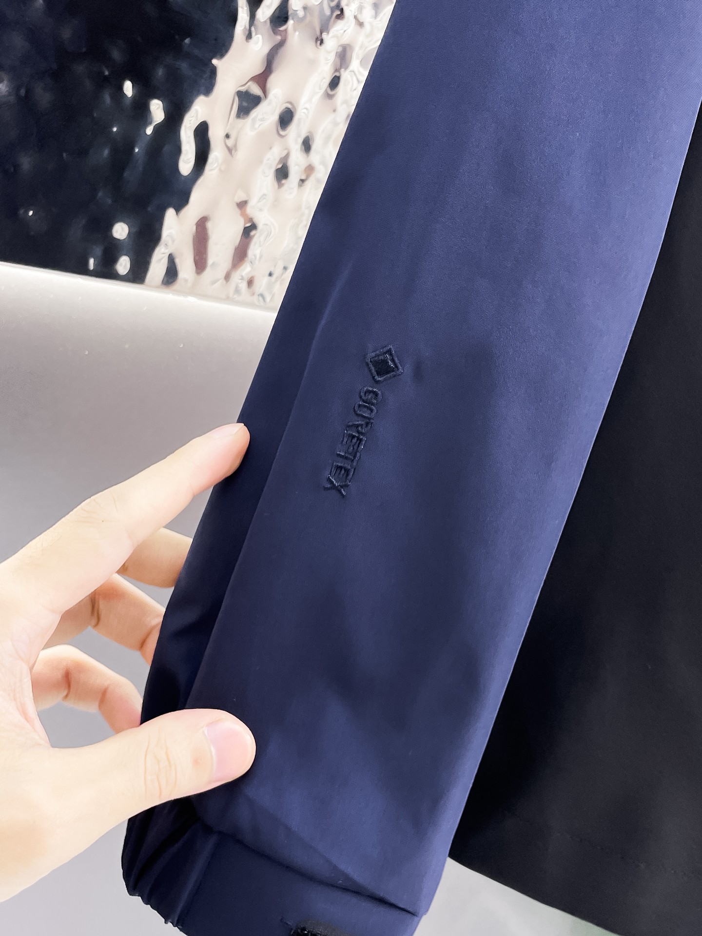 ARC'TERYX 始祖鳥 拼色連帽衝鋒衣 黑藍拼接戶外機能防風外套| 17 ARC'TERYX 始祖鳥 拼色連帽衝鋒衣 黑藍拼接戶外機能防風外套