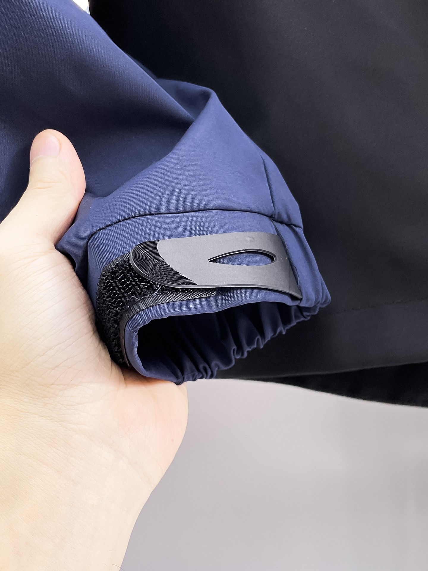 ARC'TERYX 始祖鳥 拼色連帽衝鋒衣 黑藍拼接戶外機能防風外套| 15 ARC'TERYX 始祖鳥 拼色連帽衝鋒衣 黑藍拼接戶外機能防風外套