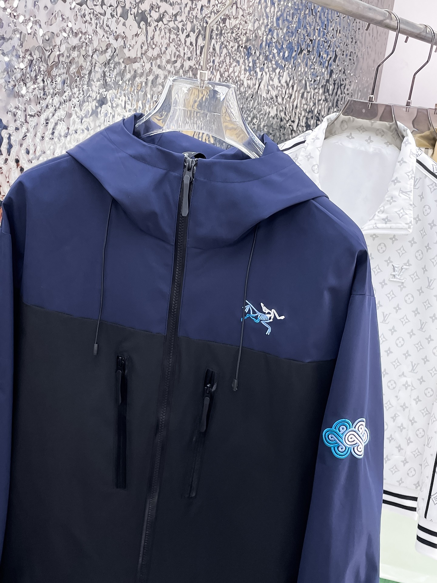 ARC'TERYX 始祖鳥 拼色連帽衝鋒衣 黑藍拼接戶外機能防風外套| 12 ARC'TERYX 始祖鳥 拼色連帽衝鋒衣 黑藍拼接戶外機能防風外套