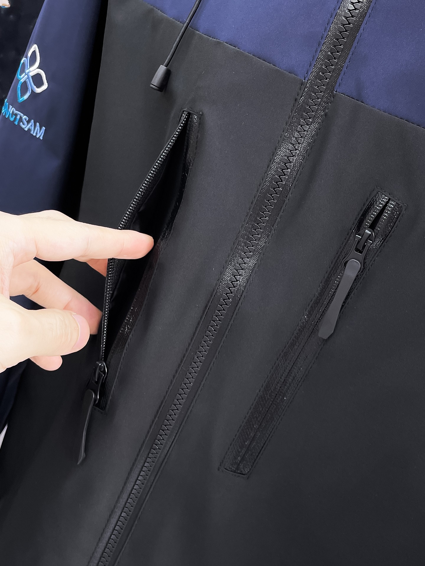 ARC'TERYX 始祖鳥 拼色連帽衝鋒衣 黑藍拼接戶外機能防風外套| 9 ARC'TERYX 始祖鳥 拼色連帽衝鋒衣 黑藍拼接戶外機能防風外套