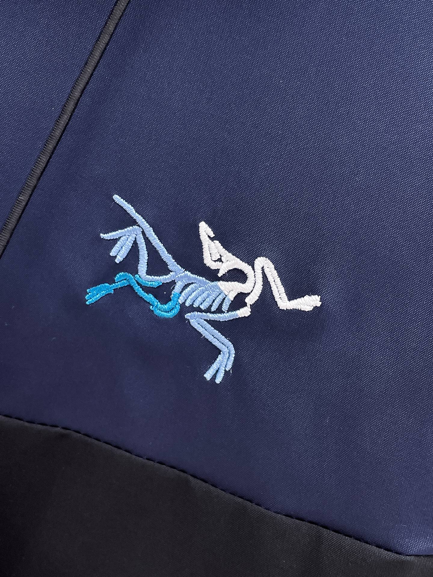 ARC'TERYX 始祖鳥 拼色連帽衝鋒衣 黑藍拼接戶外機能防風外套| 8 ARC'TERYX 始祖鳥 拼色連帽衝鋒衣 黑藍拼接戶外機能防風外套