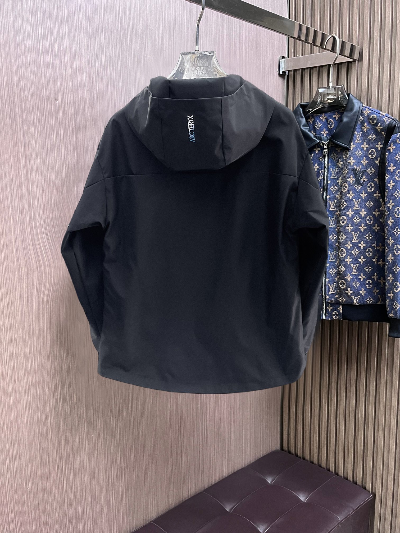 ARC'TERYX 始祖鳥 純黑連帽衝鋒衣 簡約機能風防風外套| 14 ARC'TERYX 始祖鳥 純黑連帽衝鋒衣 簡約機能風防風外套