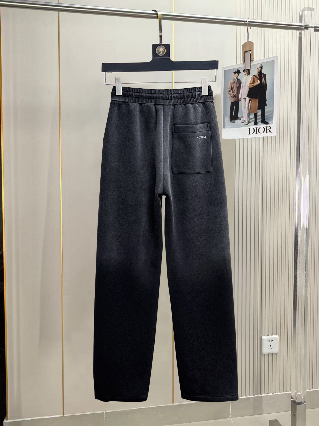 Arc'teryx 一比一男士黑灰色休閒長褲 簡約鳥標抽繩直筒運動褲
