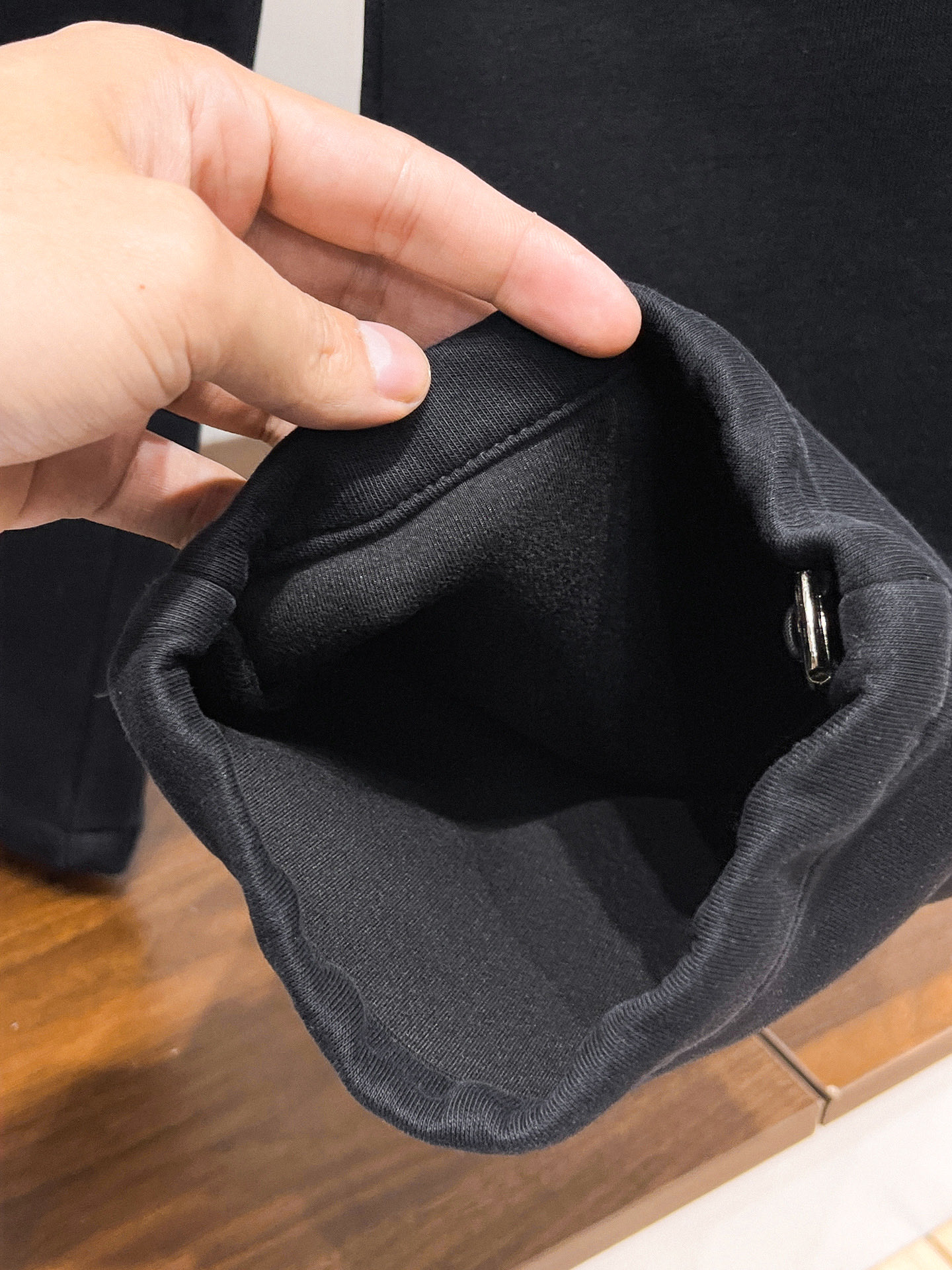 Arc'teryx 一比一男士黑灰色休閒長褲 簡約鳥標抽繩直筒運動褲