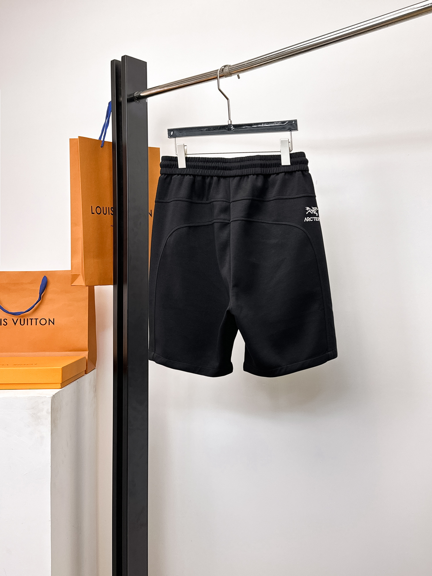ARC'TERYX 始祖鳥 黑色休閒短褲 男士運動五分褲 戶外簡約機能短褲| 14 ARC'TERYX 始祖鳥 黑色休閒短褲 男士運動五分褲 戶外簡約機能短褲