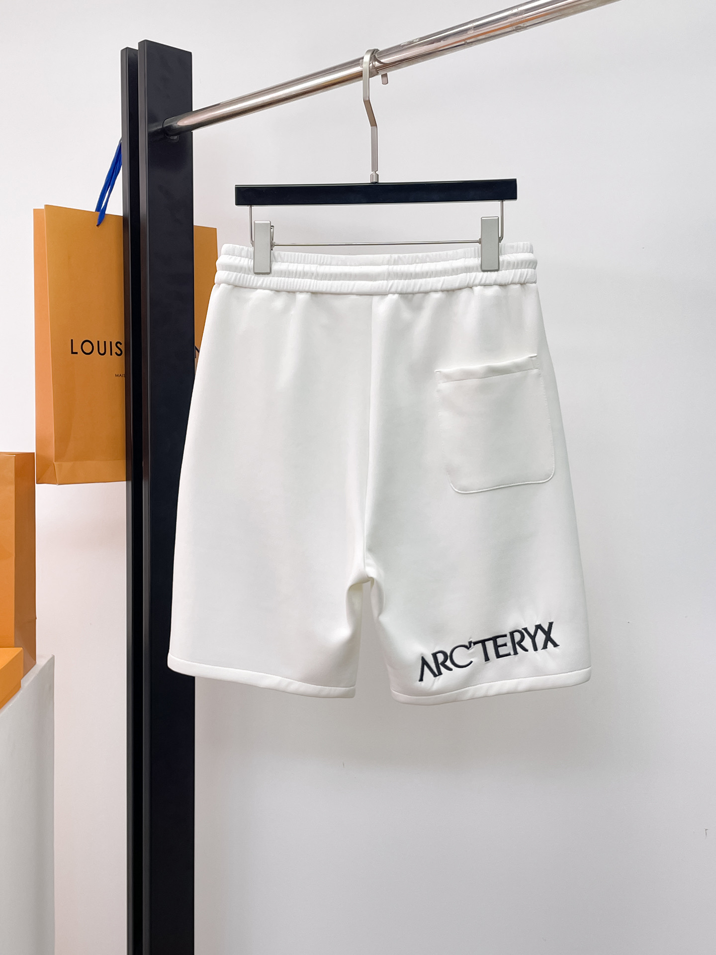 ARC'TERYX 始祖鳥 白色休閒短褲 男士運動五分褲 夏季清爽機能短褲| 14 ARC'TERYX 始祖鳥 白色休閒短褲 男士運動五分褲 夏季清爽機能短褲