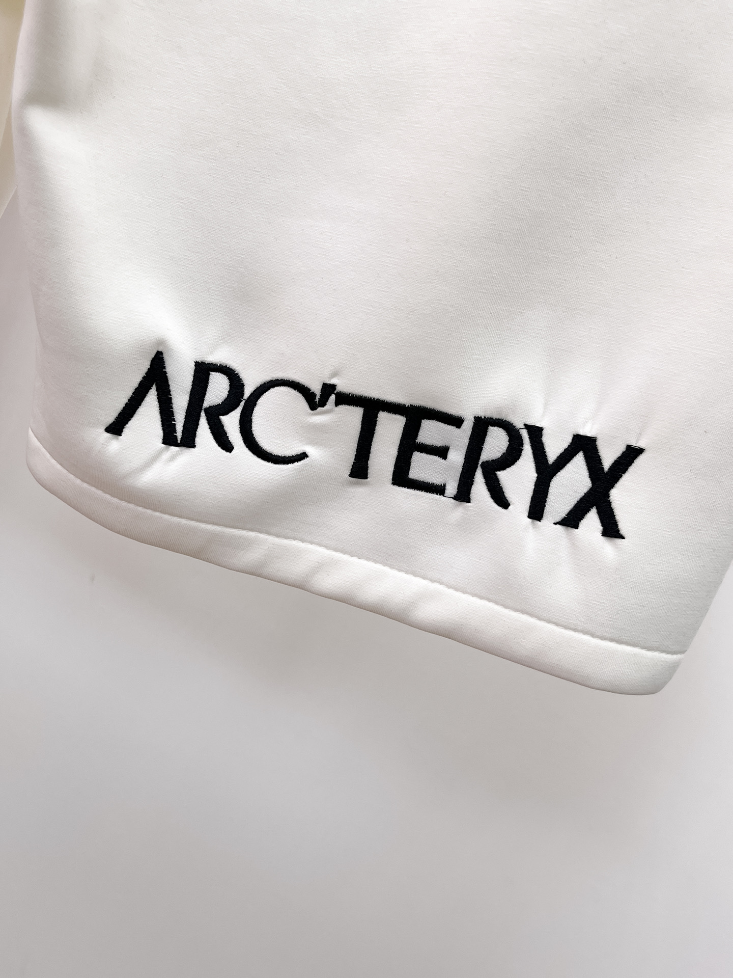 ARC'TERYX 始祖鳥 白色休閒短褲 男士運動五分褲 夏季清爽機能短褲| 10 ARC'TERYX 始祖鳥 白色休閒短褲 男士運動五分褲 夏季清爽機能短褲