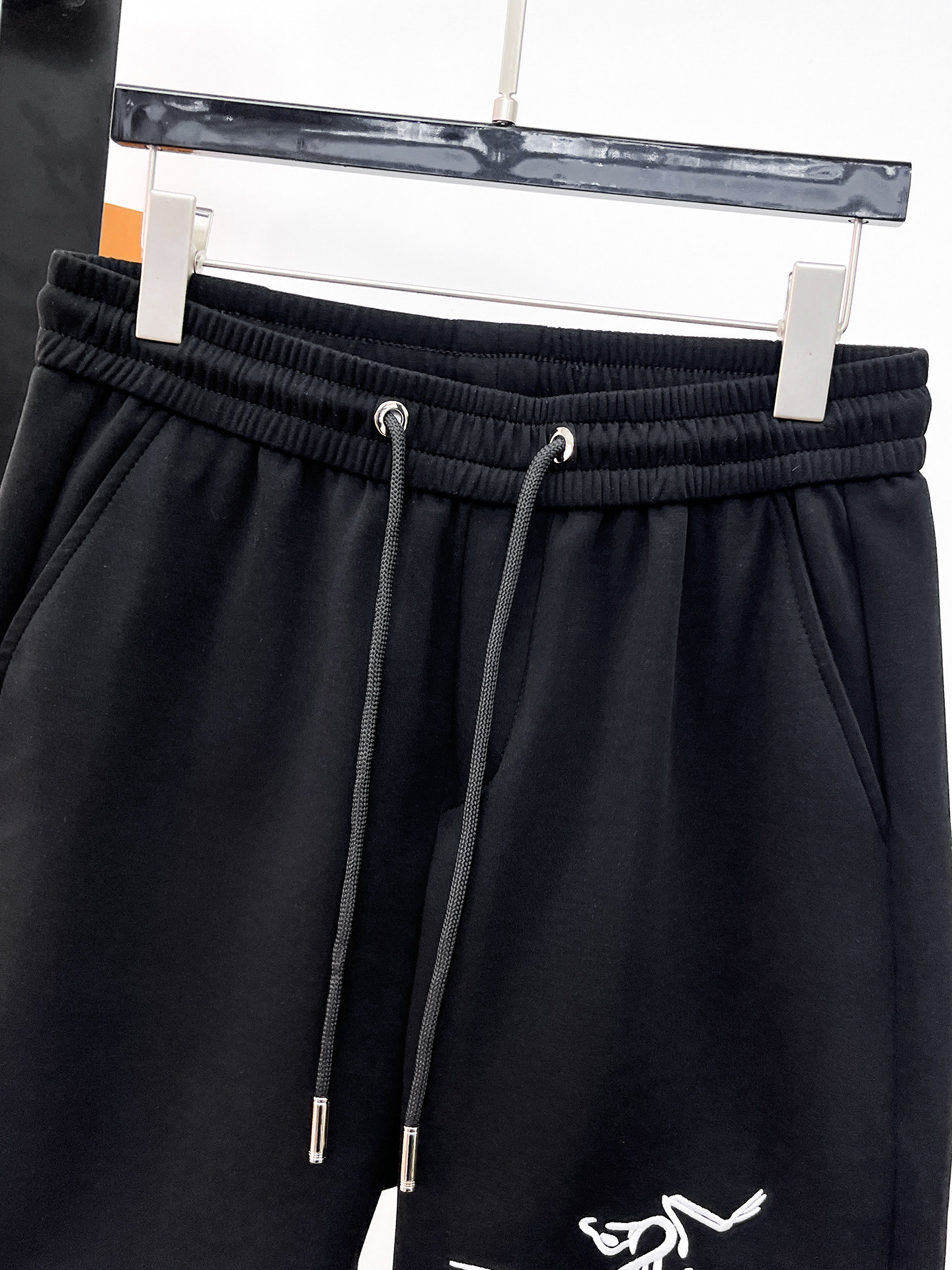 Arc'teryx 始祖鳥高仿男士黑色休閒短褲 刺繡鳥標抽繩五分褲夏季百搭款| 10 Arc'teryx 始祖鳥高仿男士黑色休閒短褲 刺繡鳥標抽繩五分褲夏季百搭款