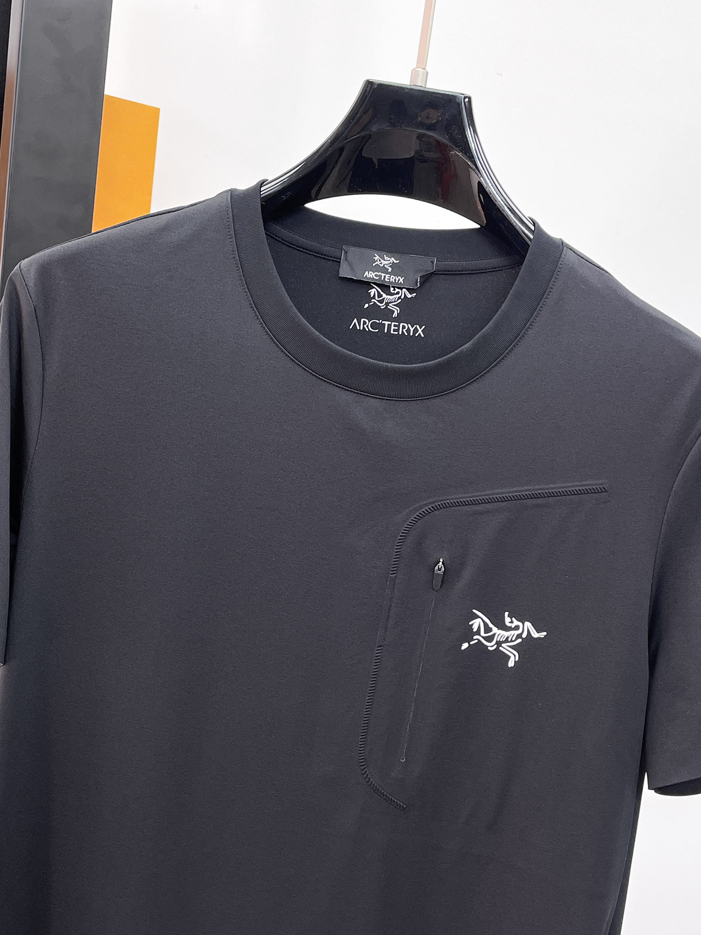 Arc'teryx 始祖鳥高仿男士深灰短袖T恤 拉鍊胸袋鳥標機能休閒上衣| 13 Arc'teryx 始祖鳥高仿男士深灰短袖T恤 拉鍊胸袋鳥標機能休閒上衣