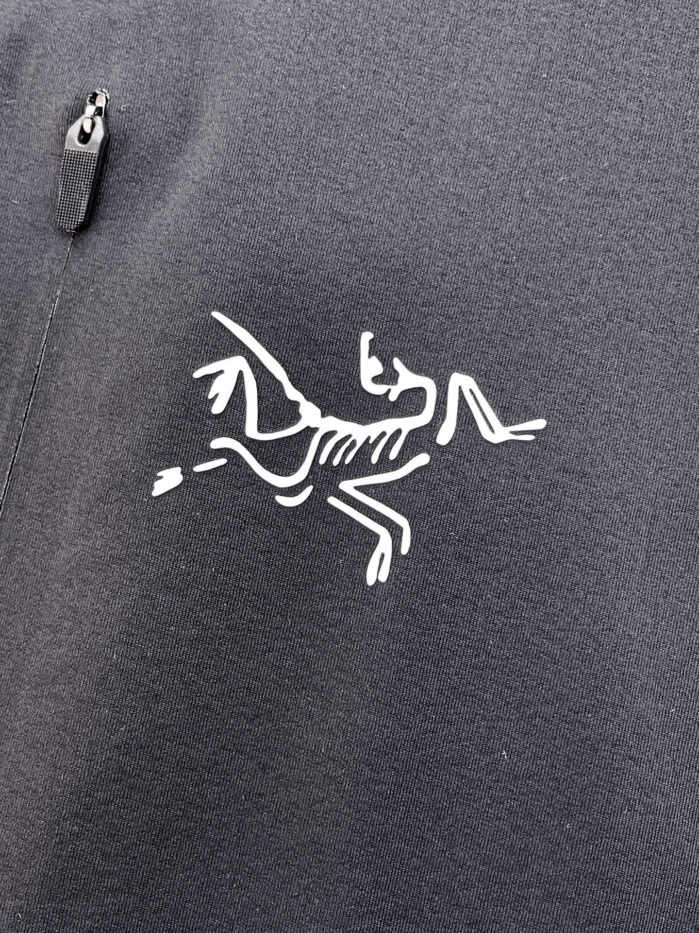 Arc'teryx 始祖鳥高仿男士深灰短袖T恤 拉鍊胸袋鳥標機能休閒上衣| 11 Arc'teryx 始祖鳥高仿男士深灰短袖T恤 拉鍊胸袋鳥標機能休閒上衣