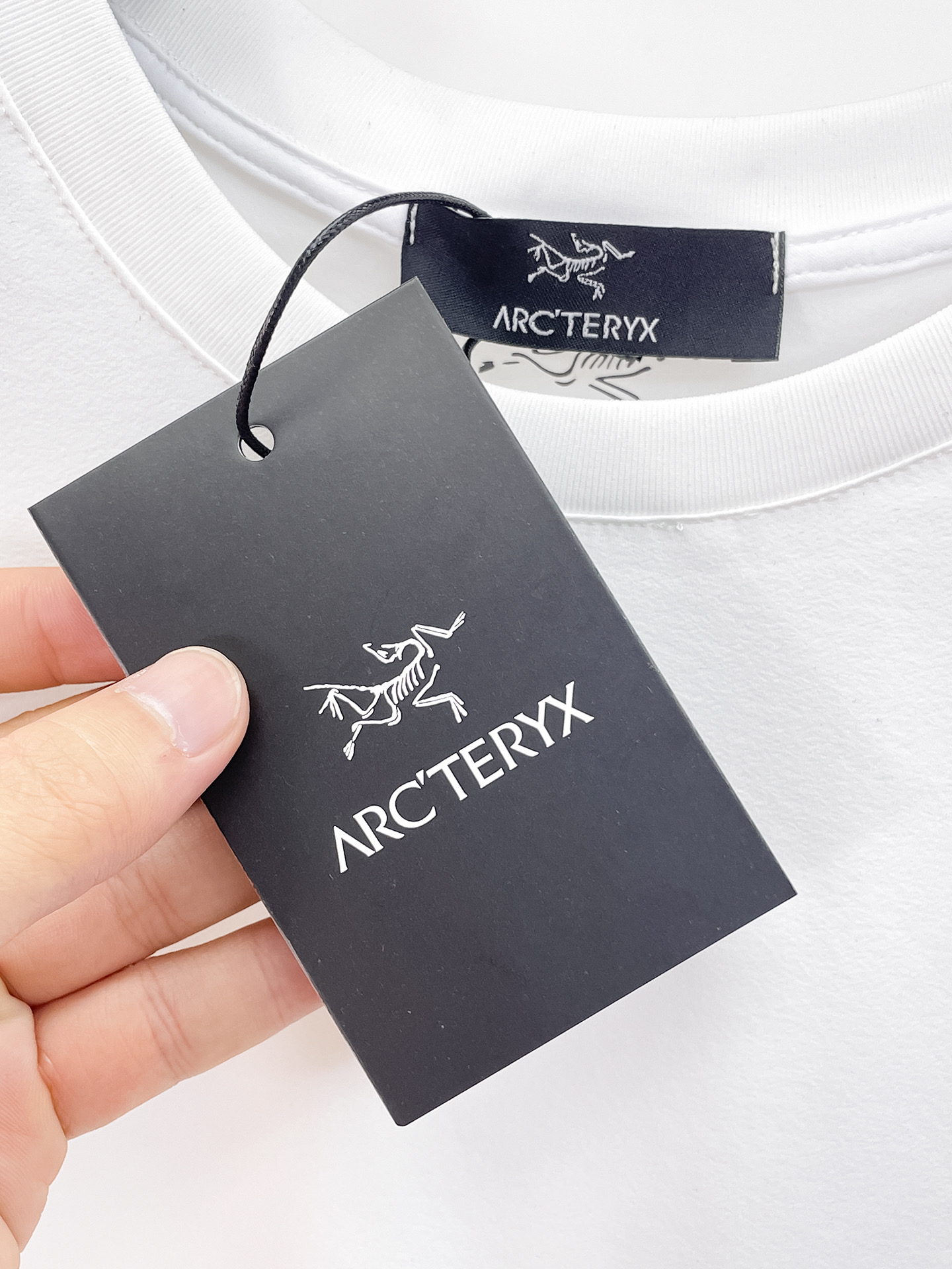 Arc'teryx 一比一男士白色短袖T恤 鳥標字母刺繡圓領休閒上衣| 16 Arc'teryx 一比一男士白色短袖T恤 鳥標字母刺繡圓領休閒上衣