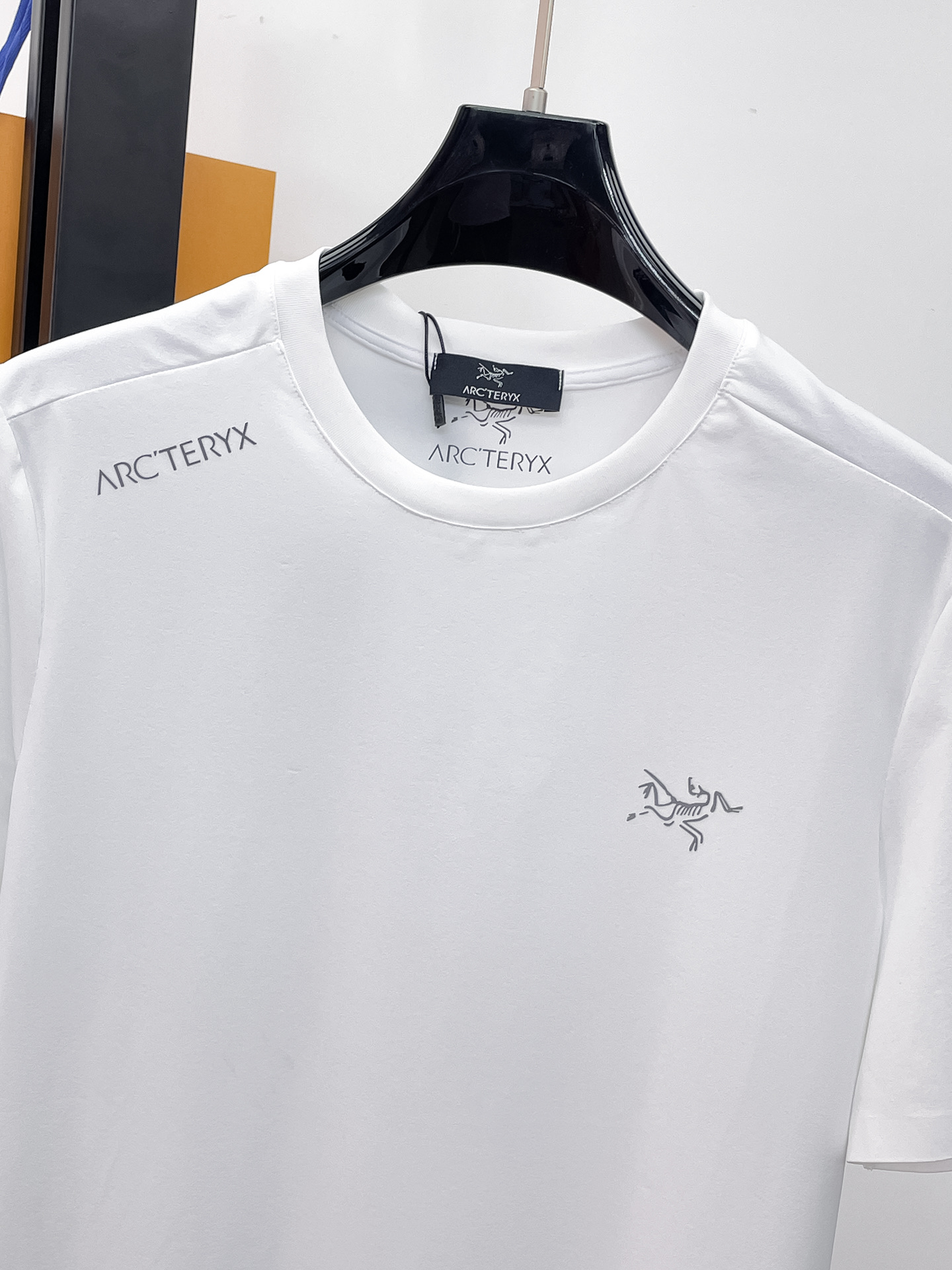 Arc'teryx 一比一男士白色短袖T恤 鳥標字母刺繡圓領休閒上衣| 13 Arc'teryx 一比一男士白色短袖T恤 鳥標字母刺繡圓領休閒上衣