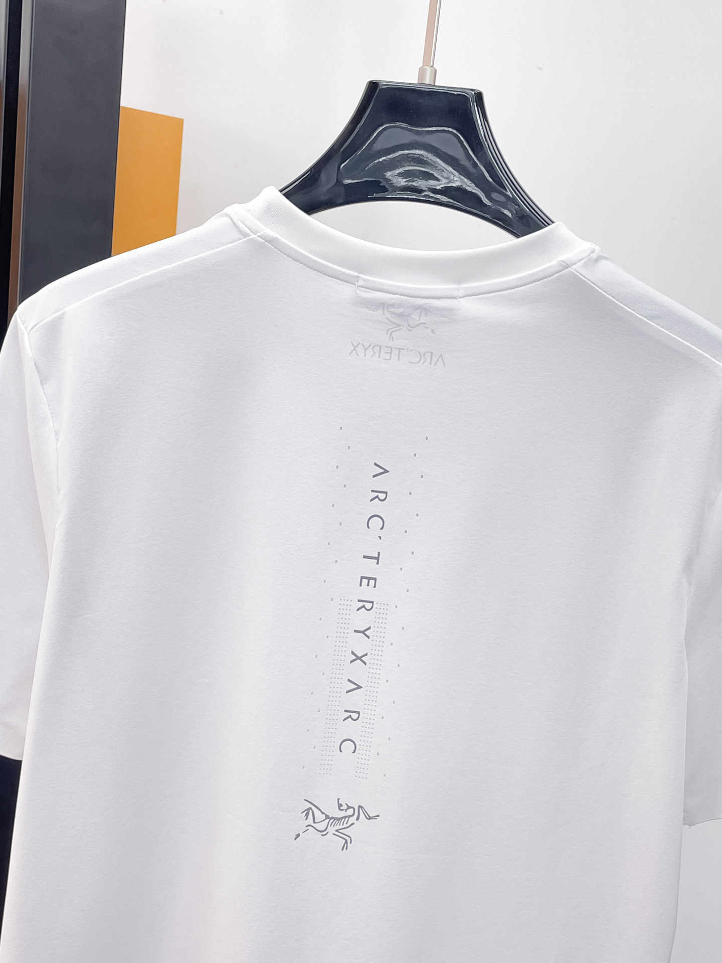 Arc'teryx 一比一男士白色短袖T恤 鳥標字母刺繡圓領休閒上衣| 12 Arc'teryx 一比一男士白色短袖T恤 鳥標字母刺繡圓領休閒上衣