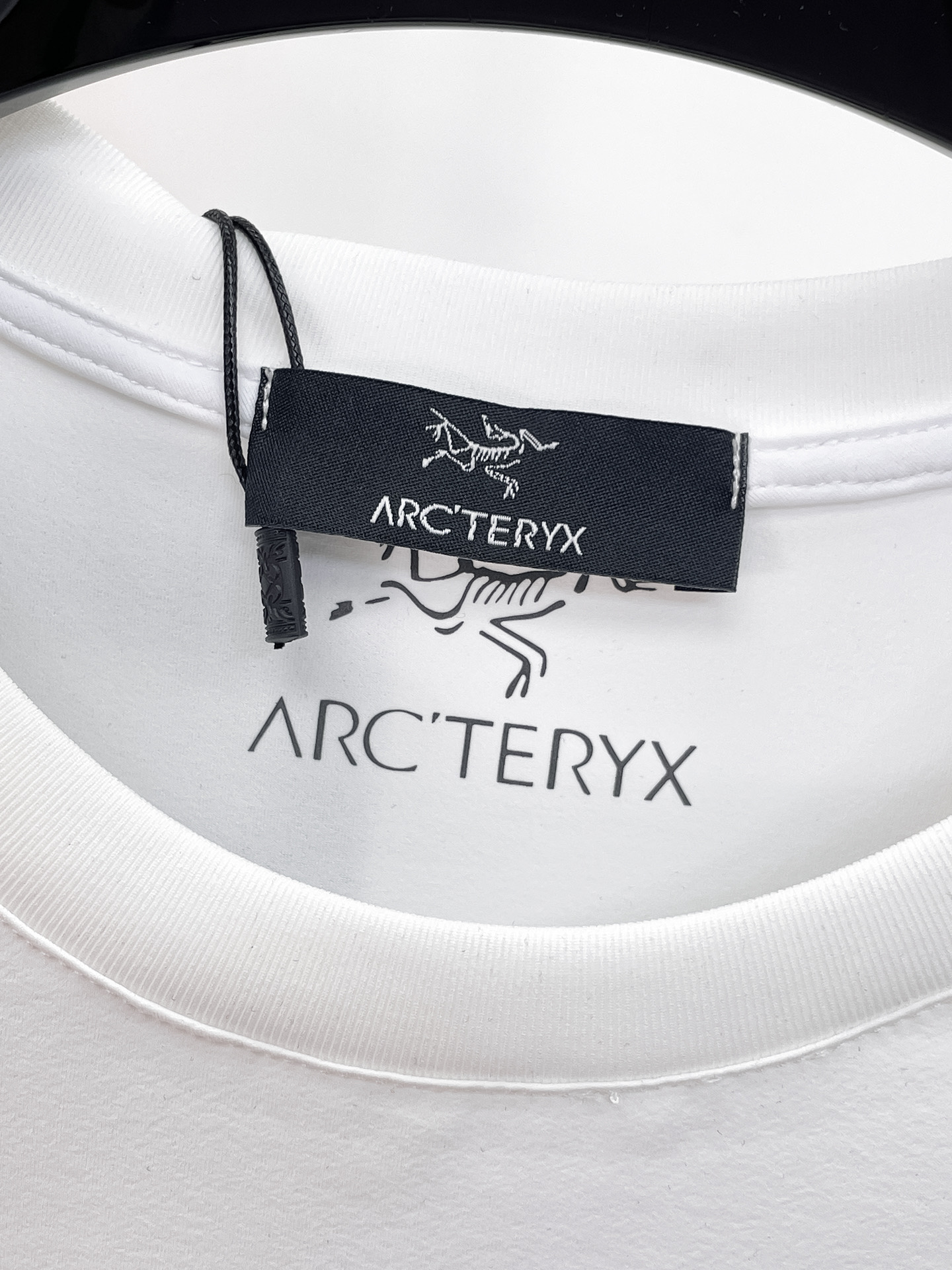 Arc'teryx 一比一男士白色短袖T恤 鳥標字母刺繡圓領休閒上衣| 9 Arc'teryx 一比一男士白色短袖T恤 鳥標字母刺繡圓領休閒上衣
