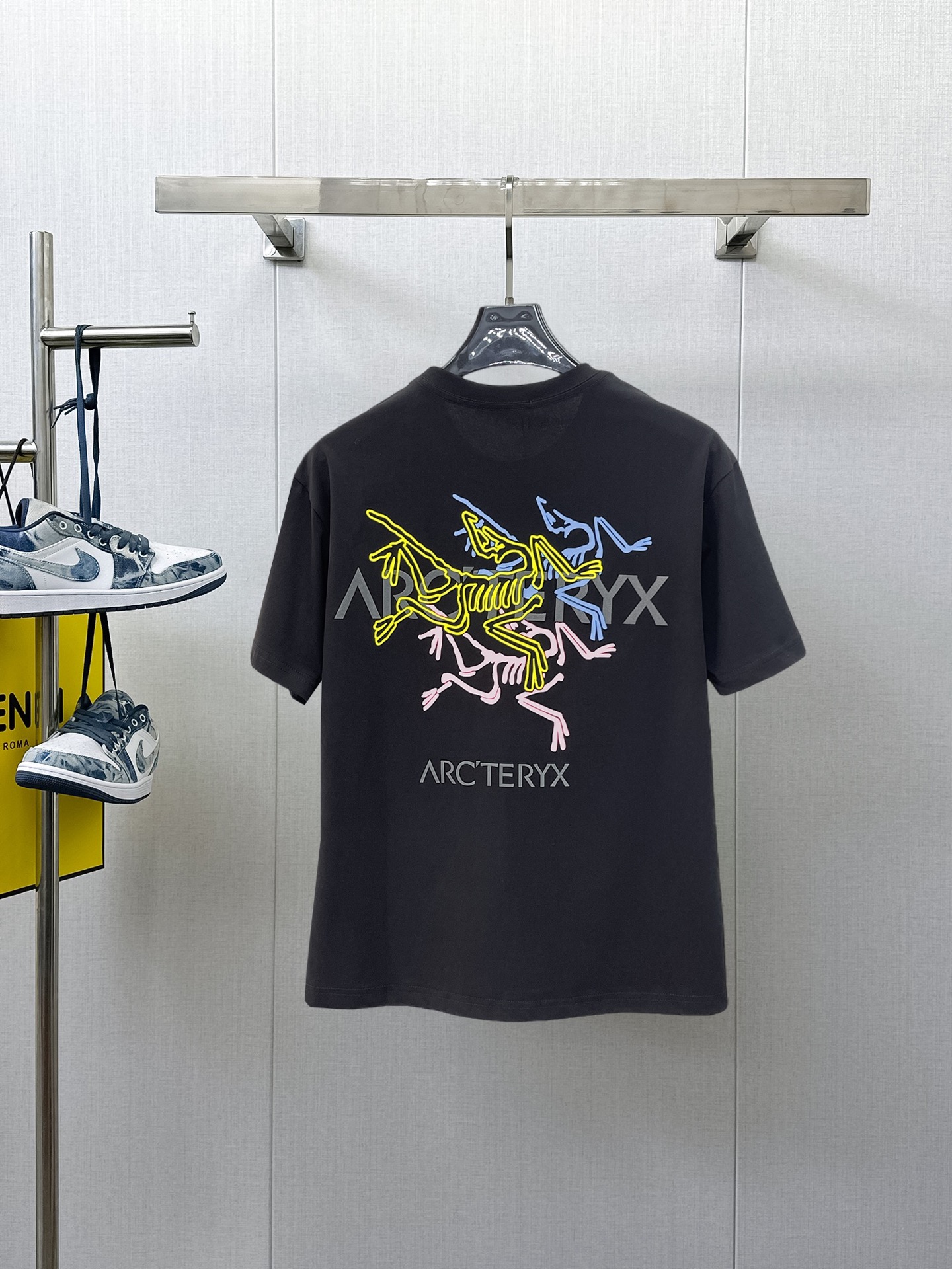 Arc'teryx A貨男士黑色短袖T恤 粉色鳥標字母Logo圓領潮流休閒上衣| 14 Arc'teryx A貨男士黑色短袖T恤 粉色鳥標字母Logo圓領潮流休閒上衣