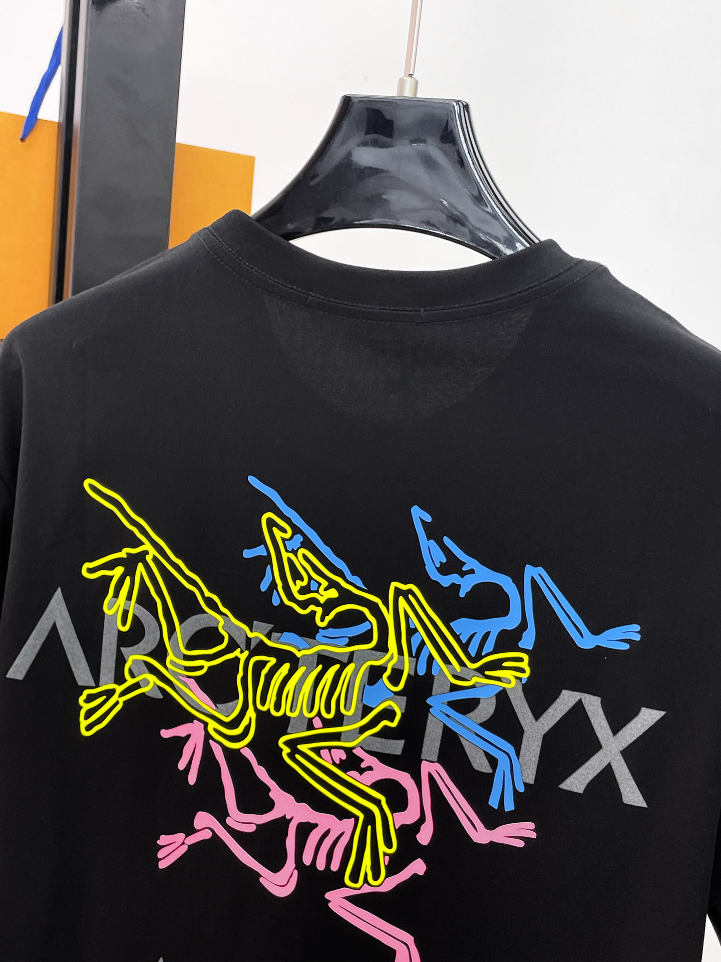 Arc'teryx A貨男士黑色短袖T恤 粉色鳥標字母Logo圓領潮流休閒上衣| 12 Arc'teryx A貨男士黑色短袖T恤 粉色鳥標字母Logo圓領潮流休閒上衣
