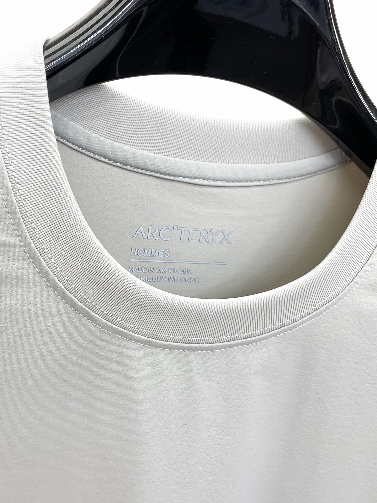 Arc'teryx 一比一男士淺灰短袖T恤 袖口字母小鳥標機能休閒上衣| 10 Arc'teryx 一比一男士淺灰短袖T恤 袖口字母小鳥標機能休閒上衣