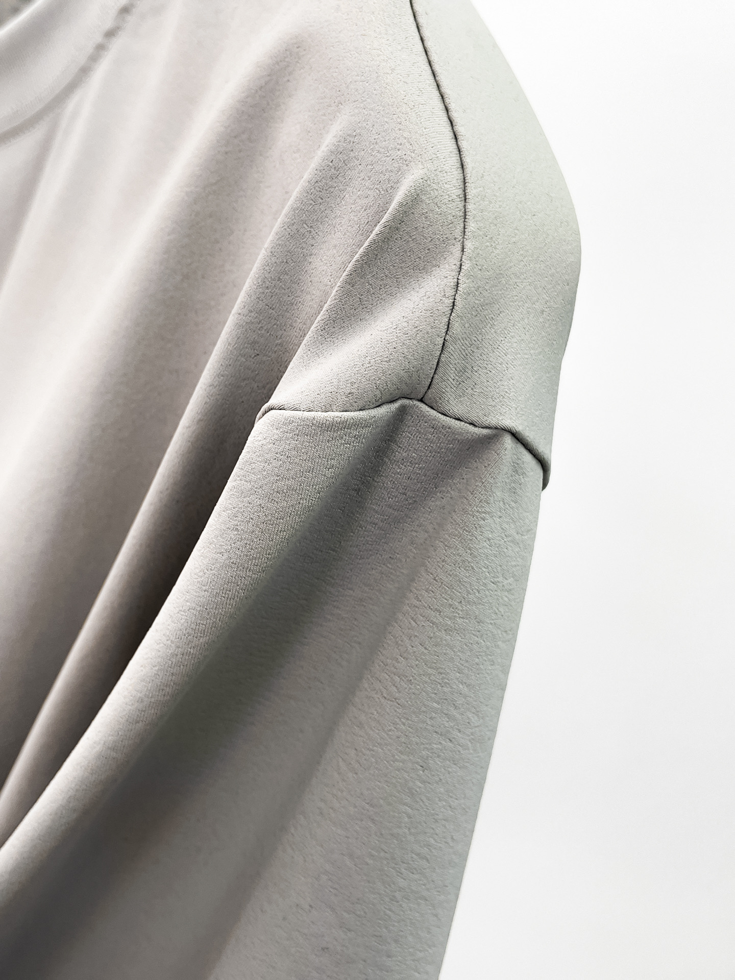 Arc'teryx 一比一男士淺灰短袖T恤 袖口字母小鳥標機能休閒上衣| 7 Arc'teryx 一比一男士淺灰短袖T恤 袖口字母小鳥標機能休閒上衣
