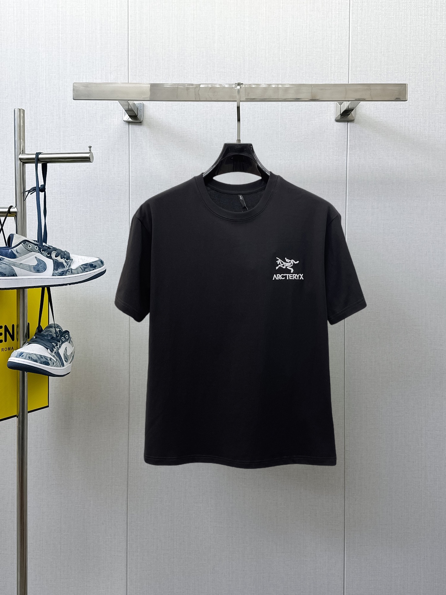 Arc'teryx 高仿男士黑色短袖T恤 經典鳥標字母刺繡戶外休閒百搭款