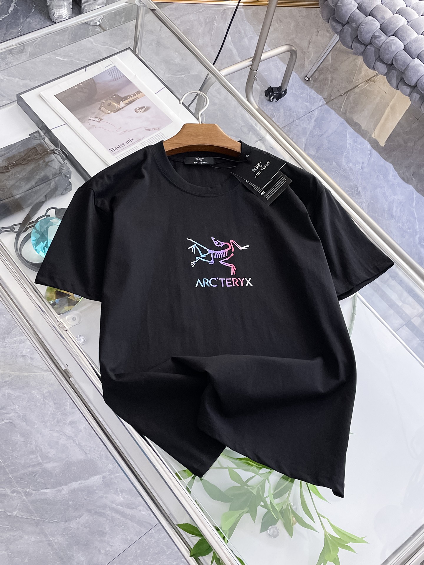 Arc'teryx 高仿男士黑色短袖T恤 彩色漸層鳥標Logo夏季潮流圓領上衣