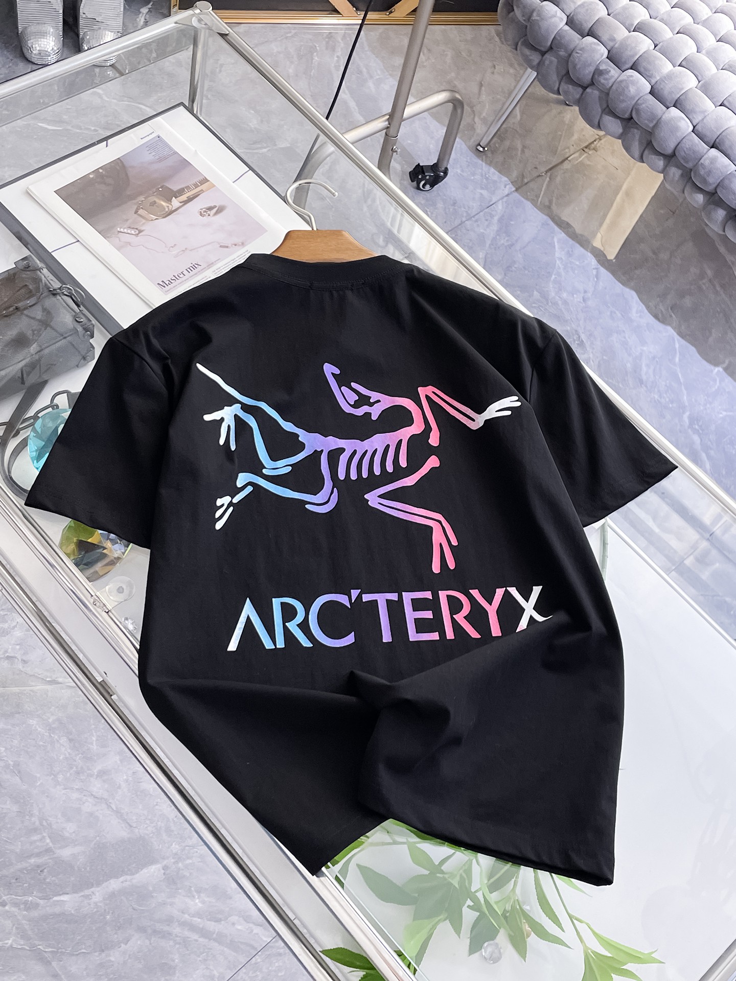 Arc'teryx 高仿男士黑色短袖T恤 彩色漸層鳥標Logo夏季潮流圓領上衣| 14 Arc'teryx 高仿男士黑色短袖T恤 彩色漸層鳥標Logo夏季潮流圓領上衣