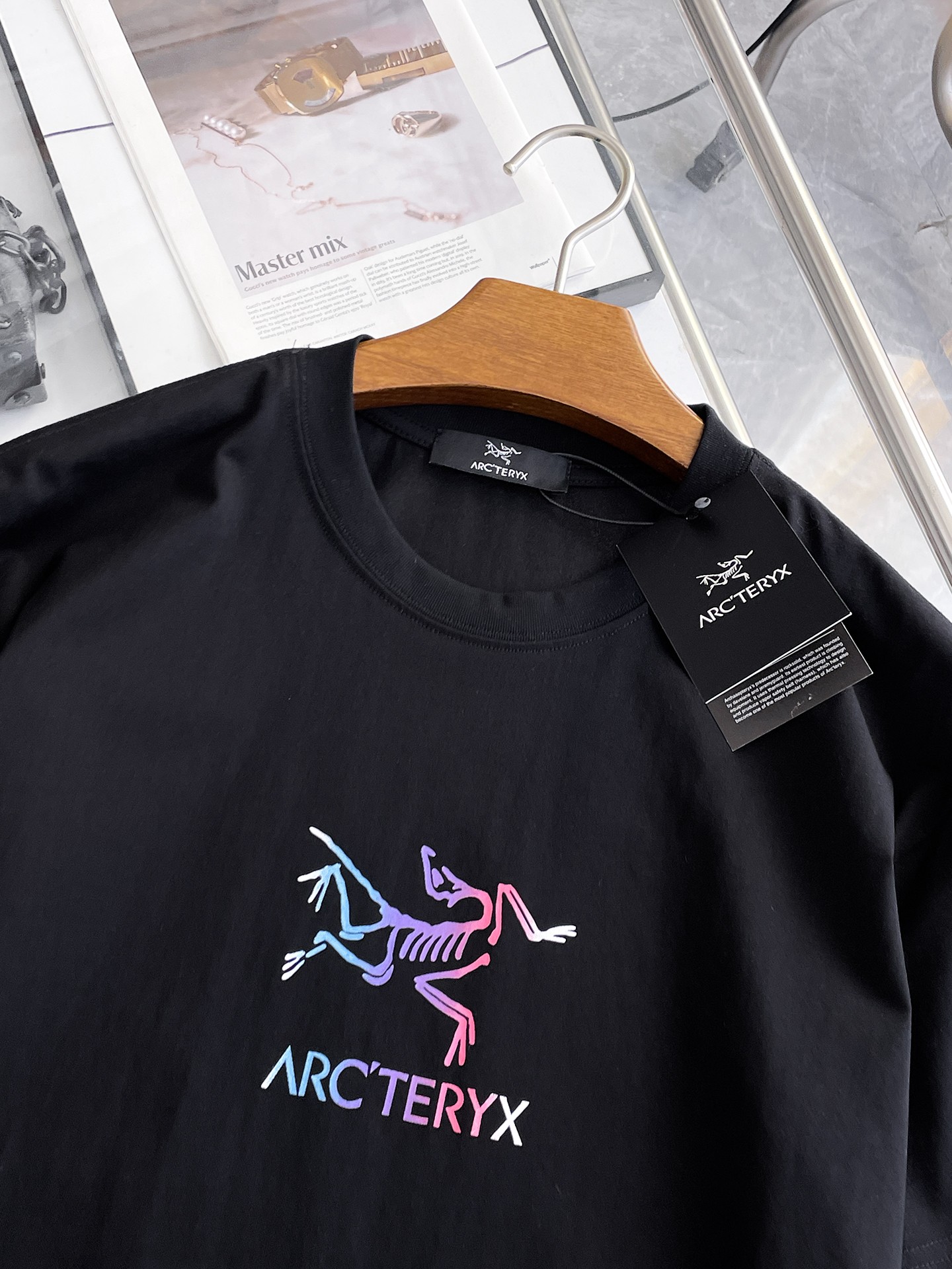 Arc'teryx 高仿男士黑色短袖T恤 彩色漸層鳥標Logo夏季潮流圓領上衣| 13 Arc'teryx 高仿男士黑色短袖T恤 彩色漸層鳥標Logo夏季潮流圓領上衣