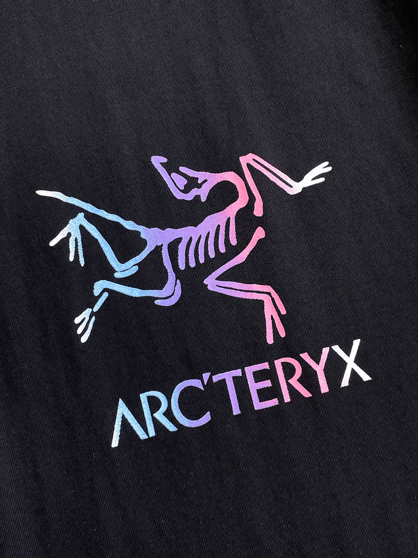 Arc'teryx 高仿男士黑色短袖T恤 彩色漸層鳥標Logo夏季潮流圓領上衣| 11 Arc'teryx 高仿男士黑色短袖T恤 彩色漸層鳥標Logo夏季潮流圓領上衣
