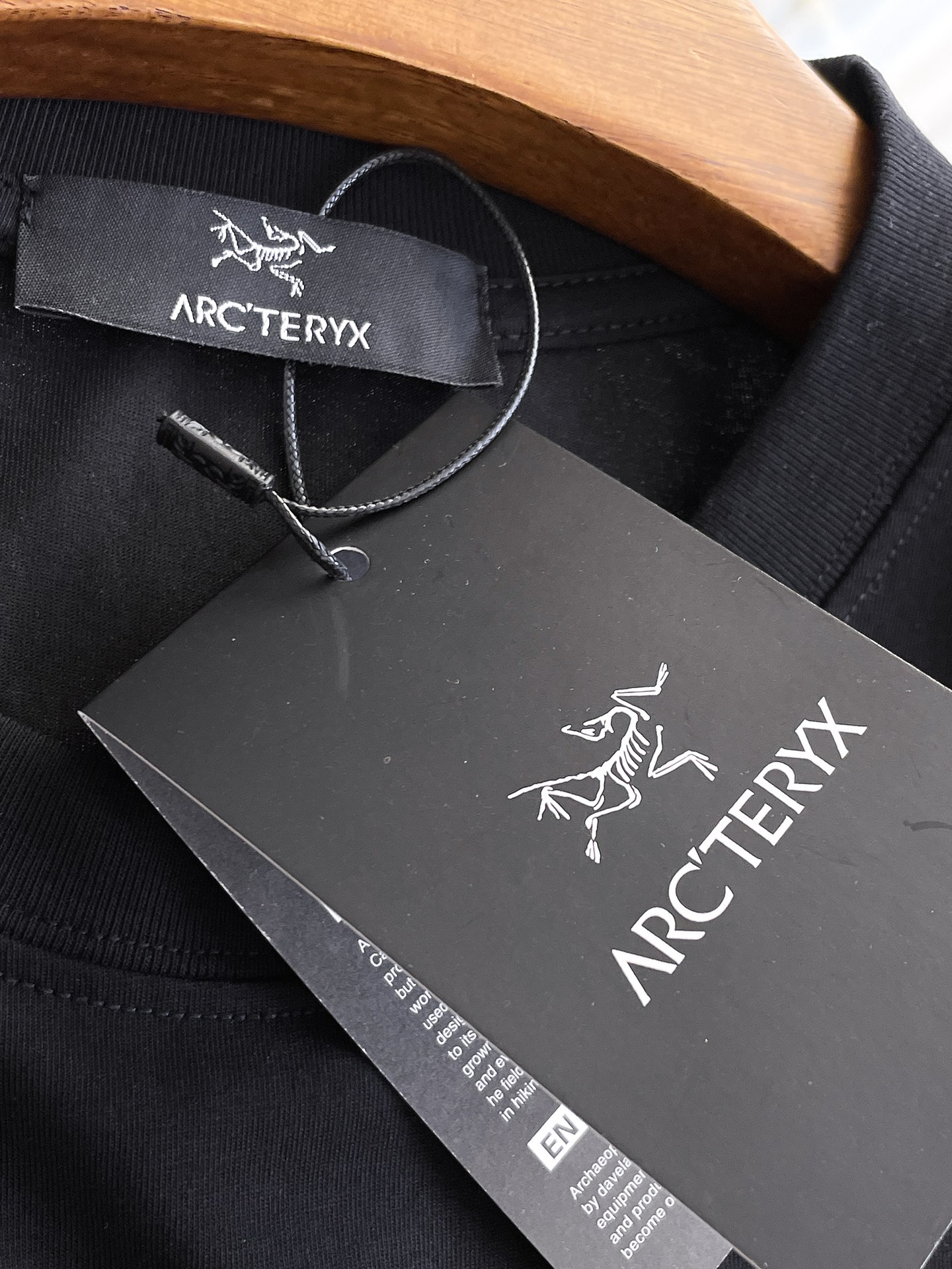 Arc'teryx 高仿男士黑色短袖T恤 彩色漸層鳥標Logo夏季潮流圓領上衣| 8 Arc'teryx 高仿男士黑色短袖T恤 彩色漸層鳥標Logo夏季潮流圓領上衣