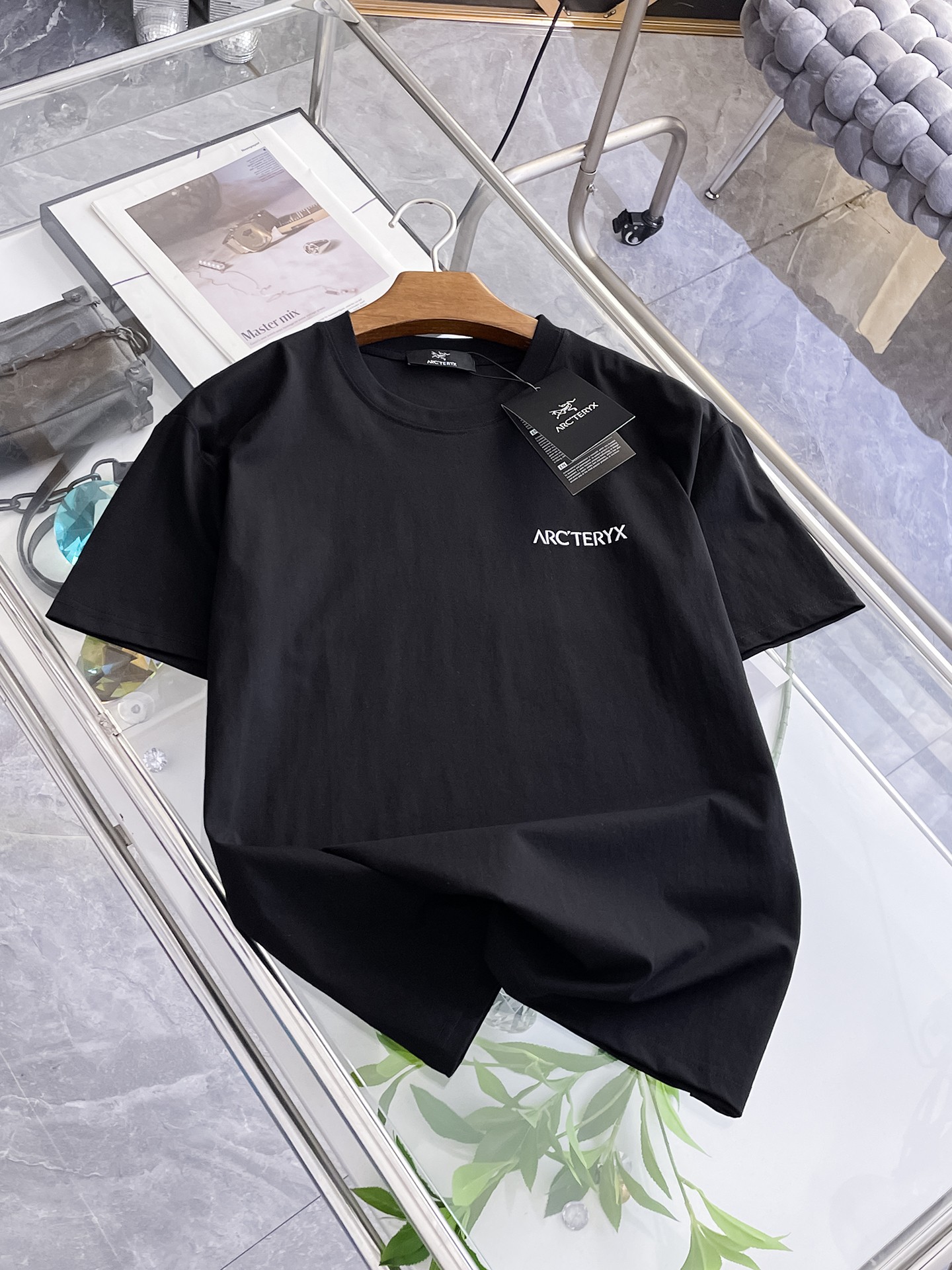 Arc'teryx 高仿男士黑色短袖T恤 白色字母Logo簡約圓領通勤休閒上衣