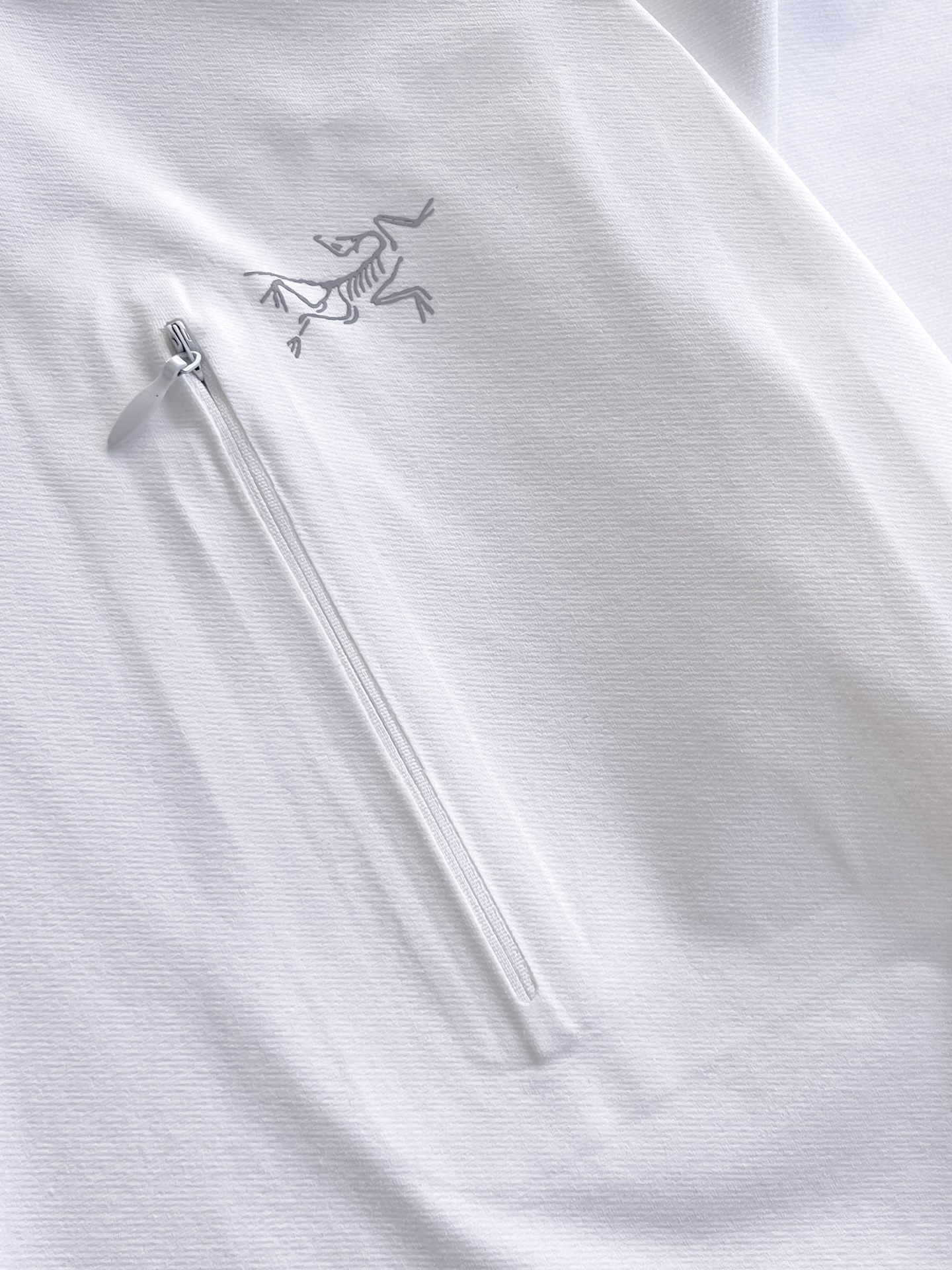 ARC'TERYX 高仿男士白色短袖T恤 拉鍊胸袋鳥標戶外機能休閒上衣| 11 ARC'TERYX 高仿男士白色短袖T恤 拉鍊胸袋鳥標戶外機能休閒上衣