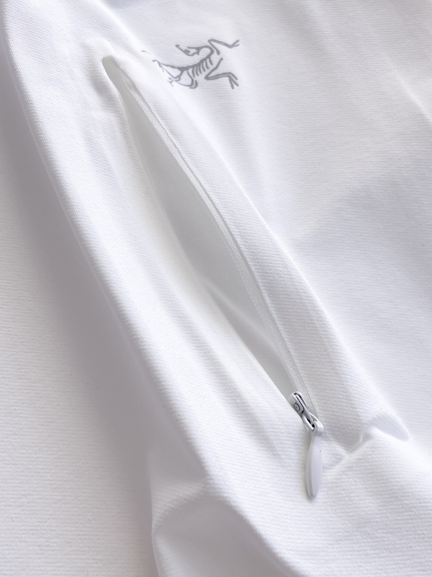 ARC'TERYX 高仿男士白色短袖T恤 拉鍊胸袋鳥標戶外機能休閒上衣| 9 ARC'TERYX 高仿男士白色短袖T恤 拉鍊胸袋鳥標戶外機能休閒上衣