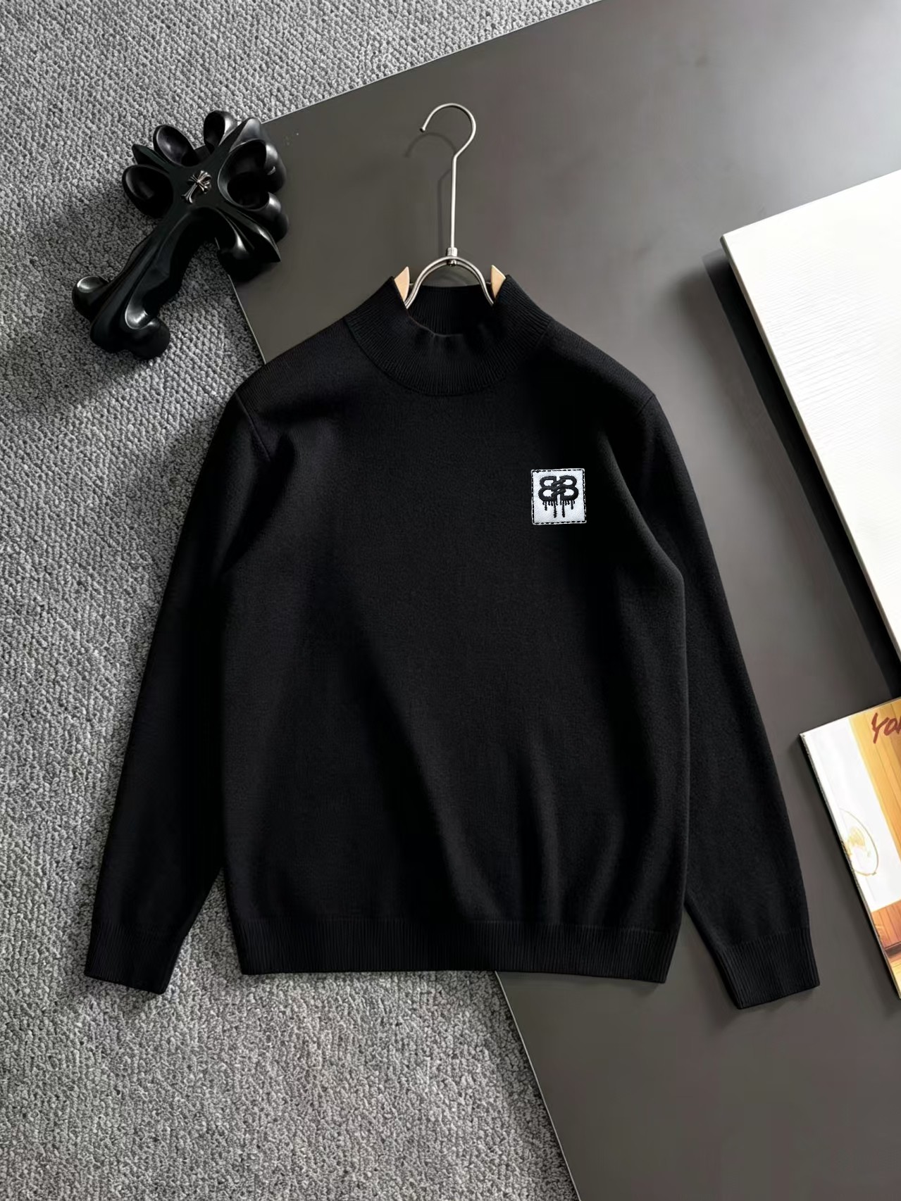 BALENCIAGA 高仿男女款半高領針織衫 BB徽標貼布秋冬長袖毛衣
