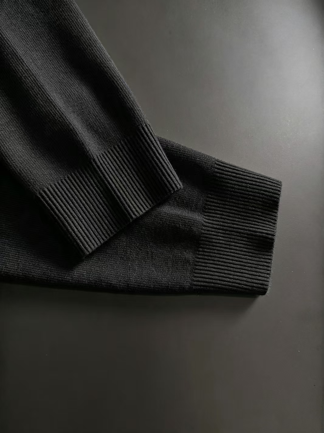 BALENCIAGA 高仿男女款半高領針織衫 BB徽標貼布秋冬長袖毛衣| 12 BALENCIAGA 高仿男女款半高領針織衫 BB徽標貼布秋冬長袖毛衣