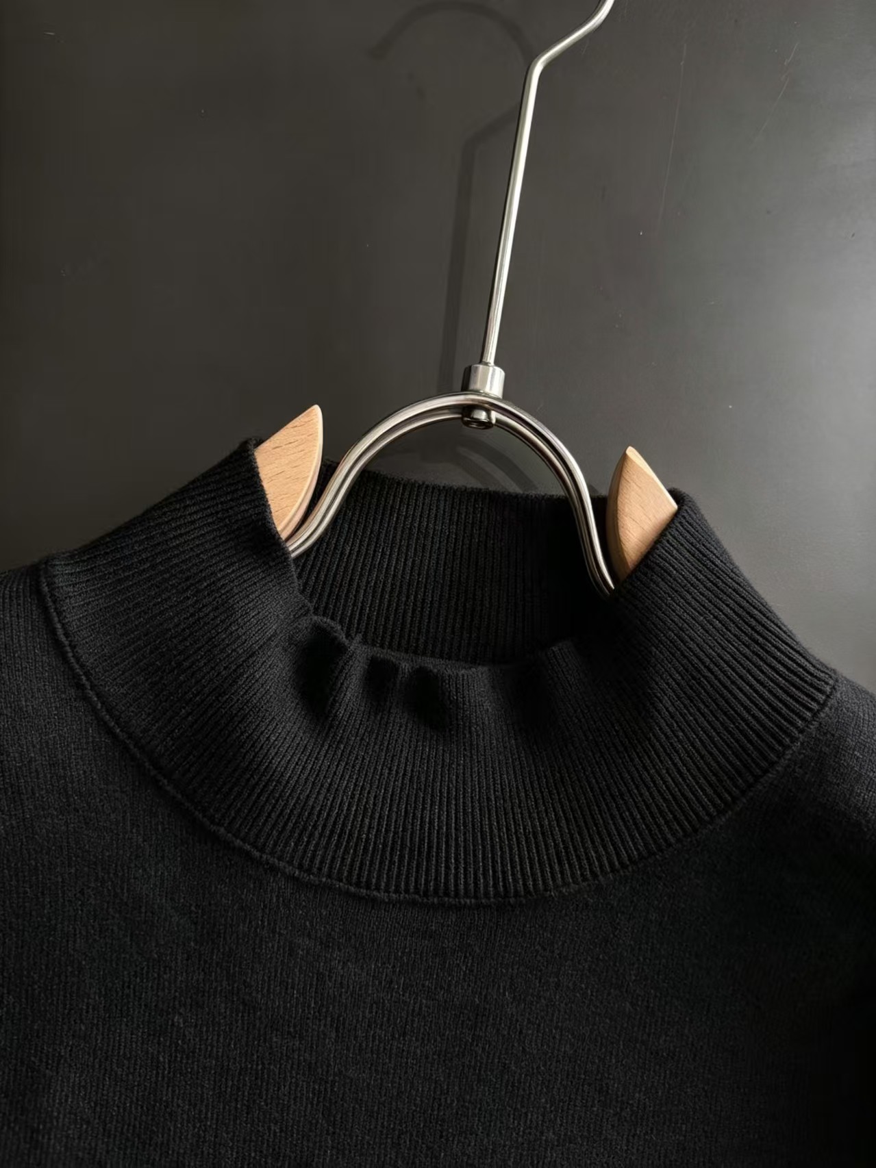 BALENCIAGA 高仿男女款半高領針織衫 BB徽標貼布秋冬長袖毛衣| 11 BALENCIAGA 高仿男女款半高領針織衫 BB徽標貼布秋冬長袖毛衣
