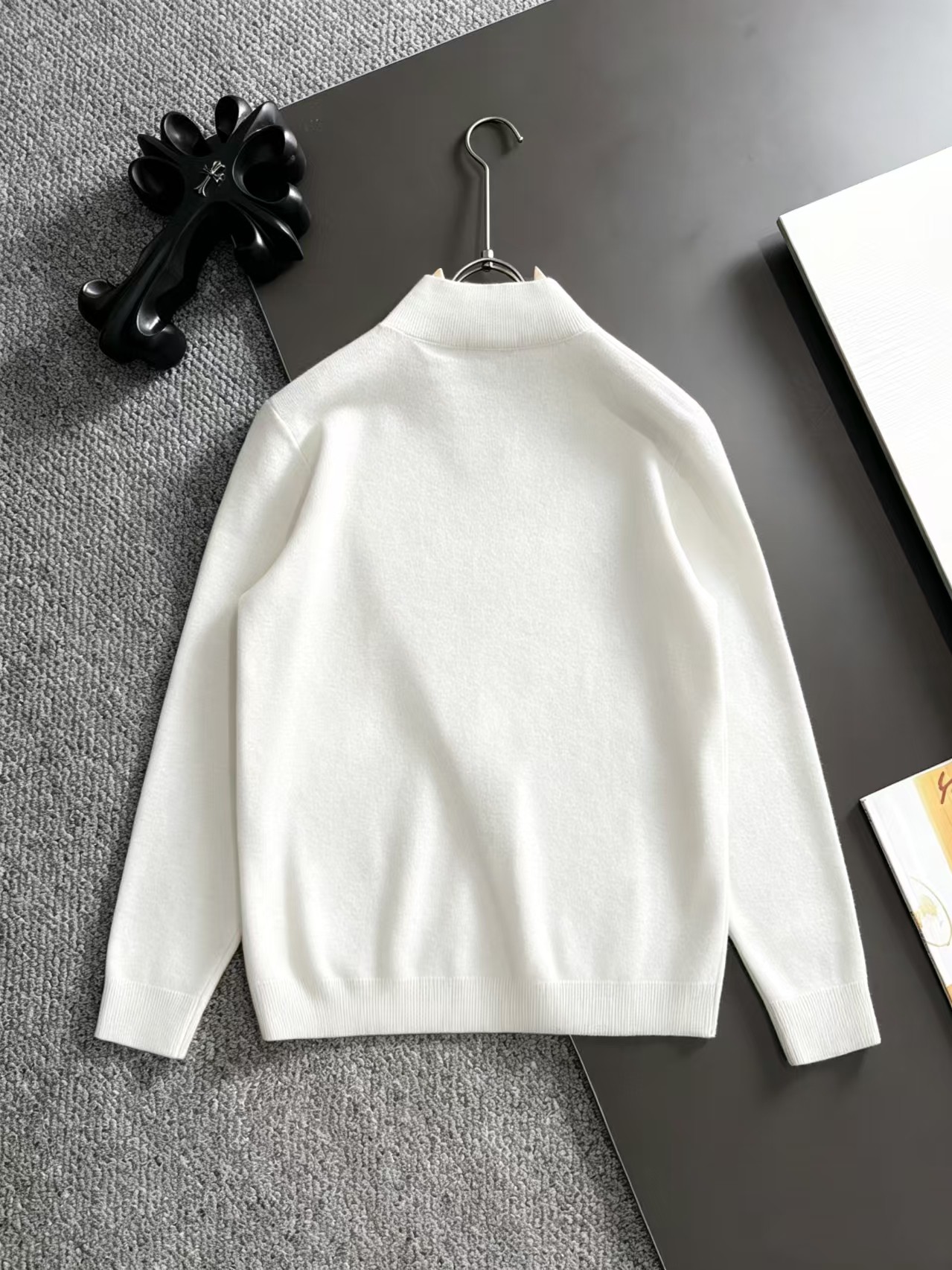 BALENCIAGA 一比一男女款白色半高領針織衫 BB徽標貼布秋冬毛衣