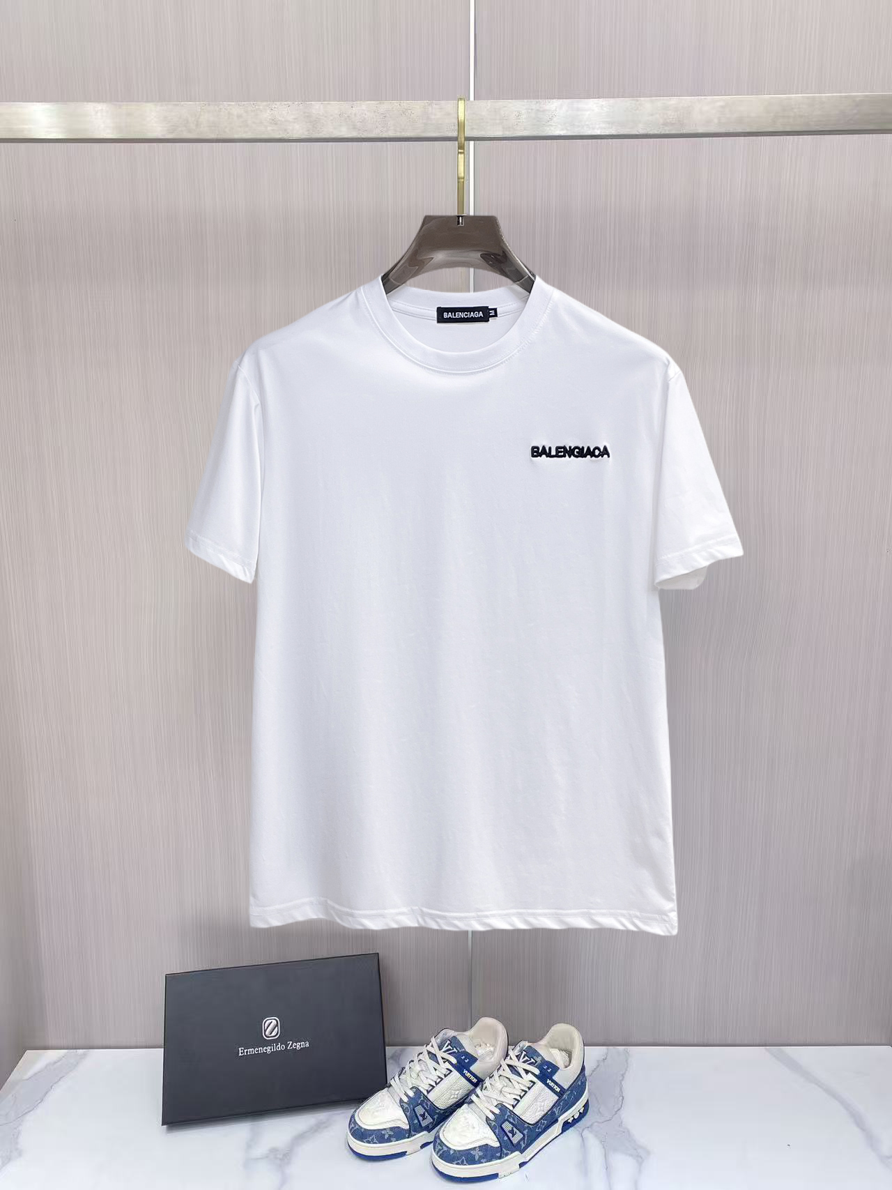 BALENCIAGA 高仿男女款白色短袖T恤 小字母Logo極簡休閒上衣