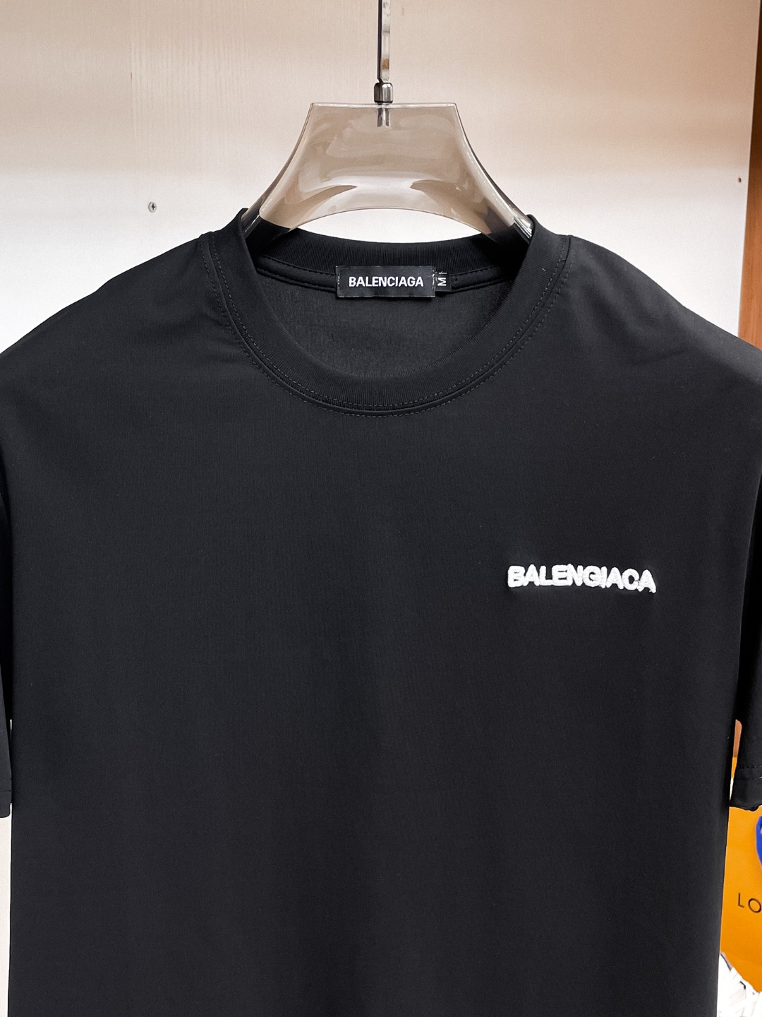 BALENCIAGA 一比一男女款黑色短袖T恤 白色小Logo簡約街頭上衣| 13 BALENCIAGA 一比一男女款黑色短袖T恤 白色小Logo簡約街頭上衣