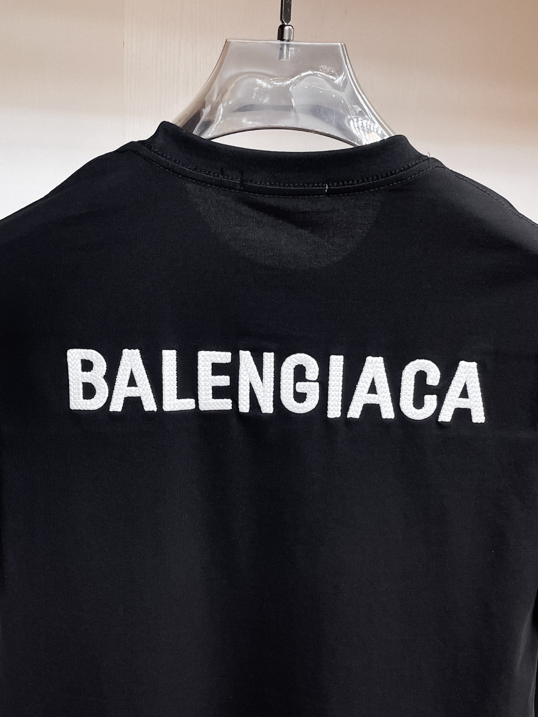 BALENCIAGA 一比一男女款黑色短袖T恤 白色小Logo簡約街頭上衣| 12 BALENCIAGA 一比一男女款黑色短袖T恤 白色小Logo簡約街頭上衣