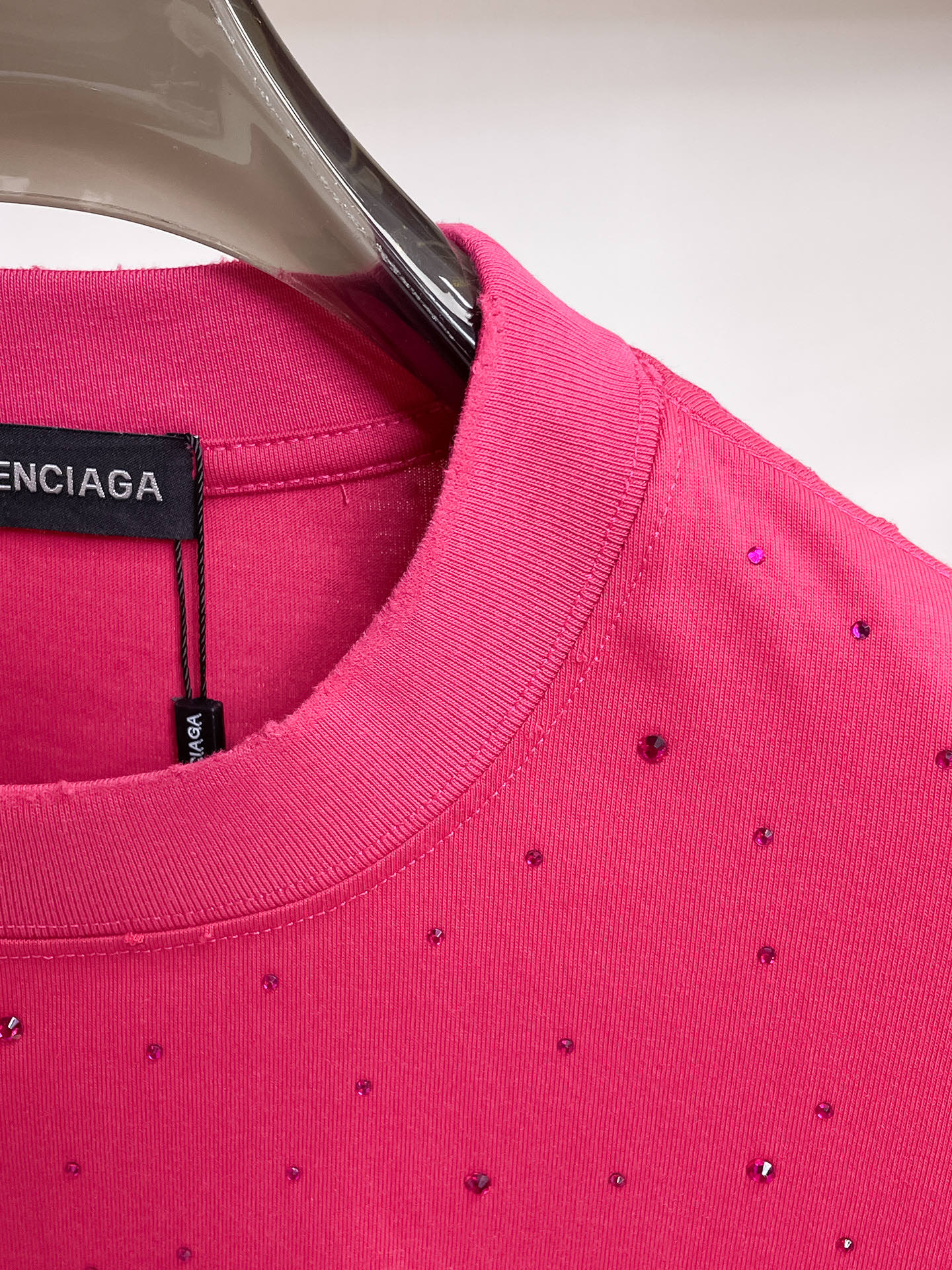 BALENCIAGA 高仿玫紅色滿鑽短袖T恤 水鑽Logo男女款寬鬆潮流上衣| 11 BALENCIAGA 高仿玫紅色滿鑽短袖T恤 水鑽Logo男女款寬鬆潮流上衣