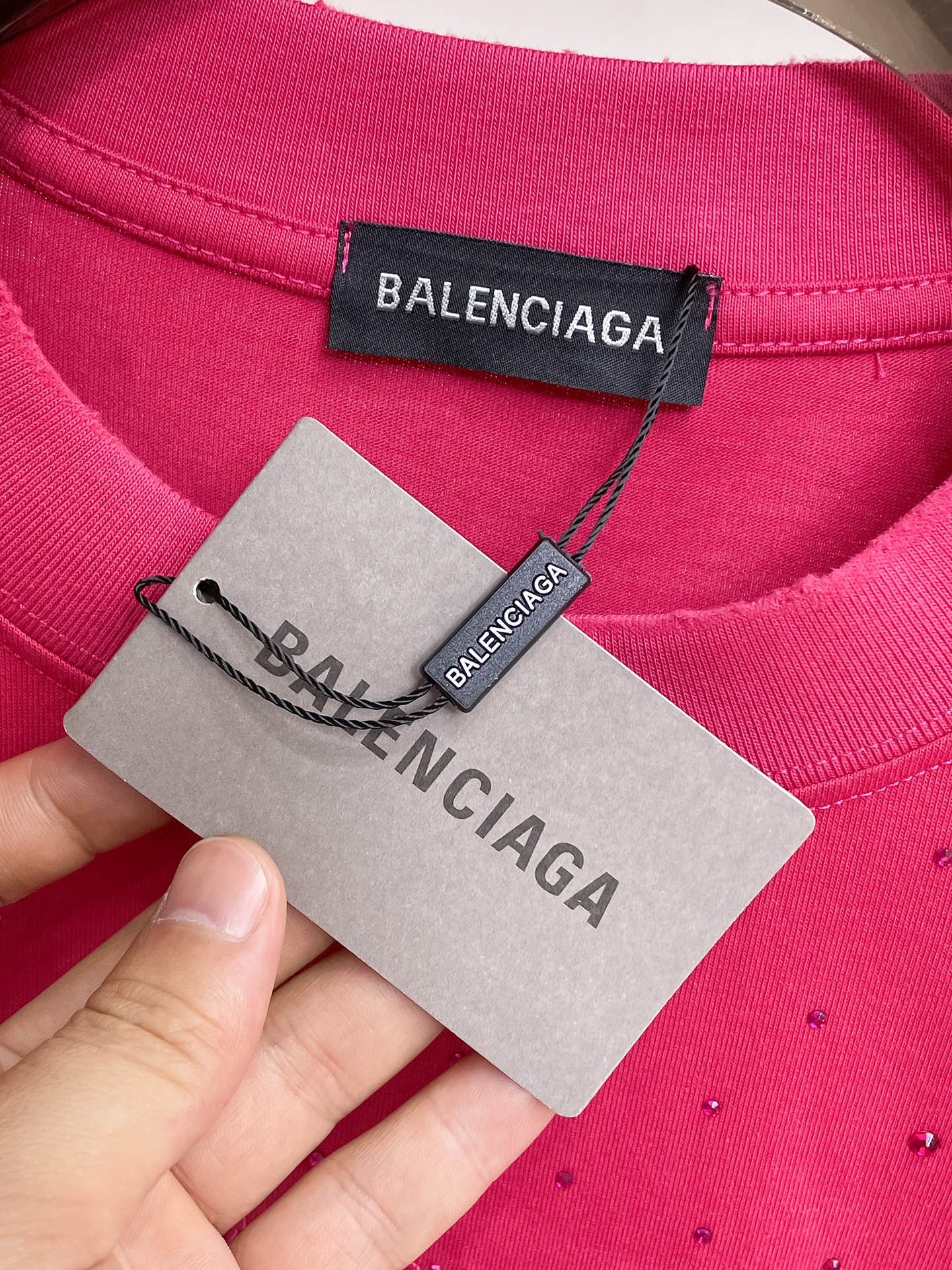 BALENCIAGA 高仿玫紅色滿鑽短袖T恤 水鑽Logo男女款寬鬆潮流上衣| 10 BALENCIAGA 高仿玫紅色滿鑽短袖T恤 水鑽Logo男女款寬鬆潮流上衣
