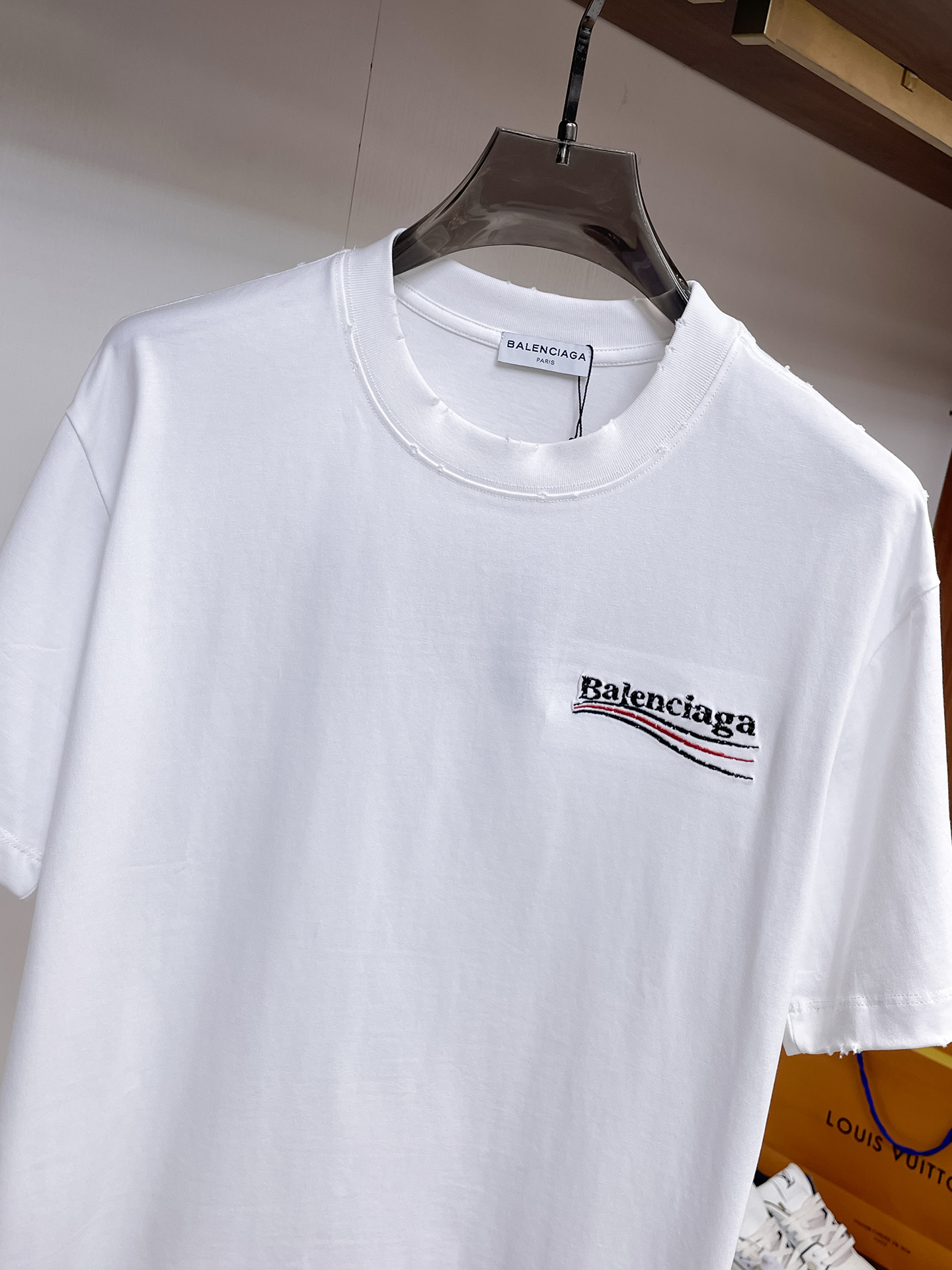 BALENCIAGA 原單白色刺繡Logo短袖T恤 男女款寬鬆圓領休閒上衣| 13 BALENCIAGA 原單白色刺繡Logo短袖T恤 男女款寬鬆圓領休閒上衣