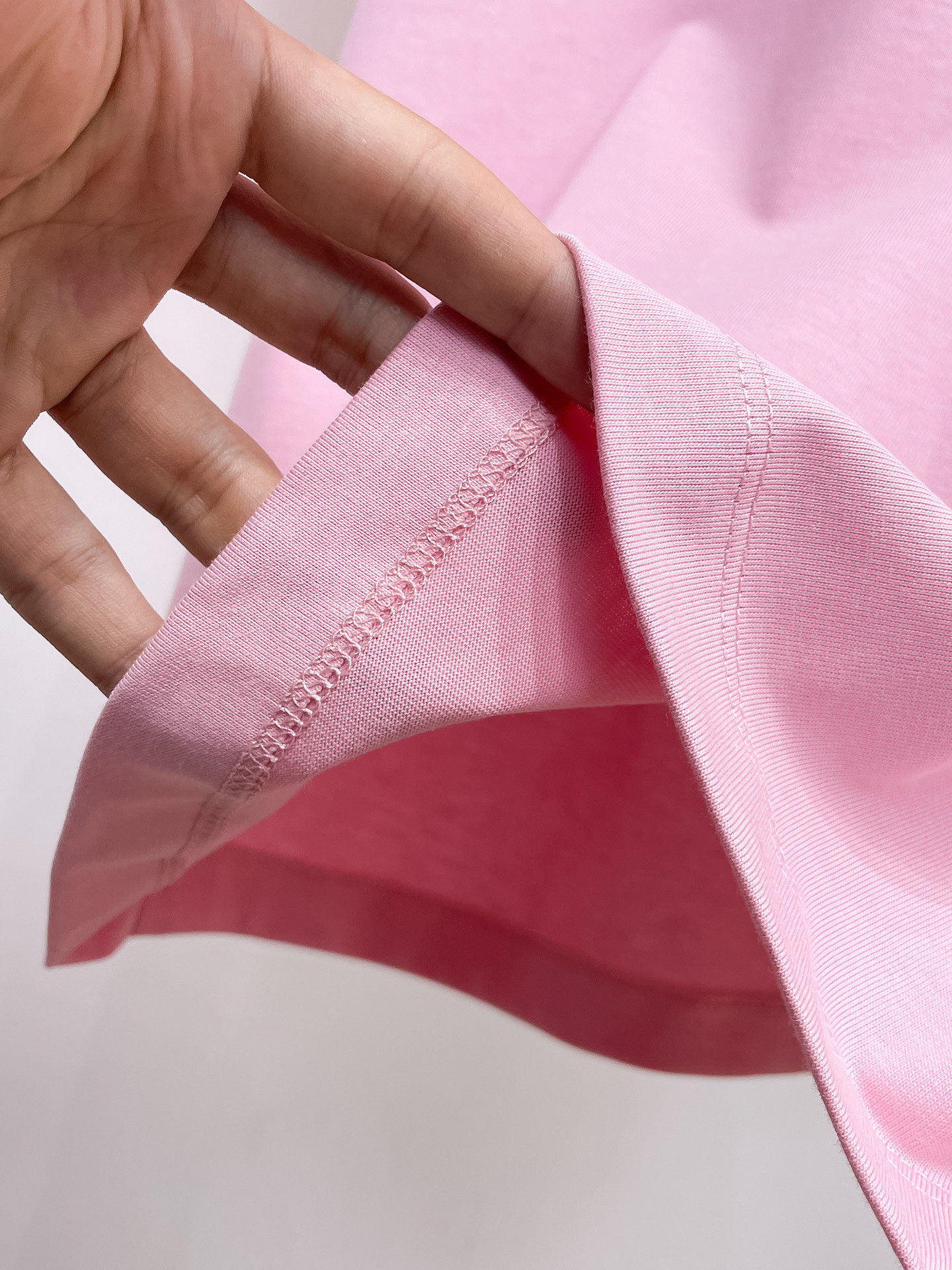BALENCIAGA 一比一粉色刺繡Logo短袖T恤 男女款寬鬆休閒潮流上衣| 15 BALENCIAGA 一比一粉色刺繡Logo短袖T恤 男女款寬鬆休閒潮流上衣