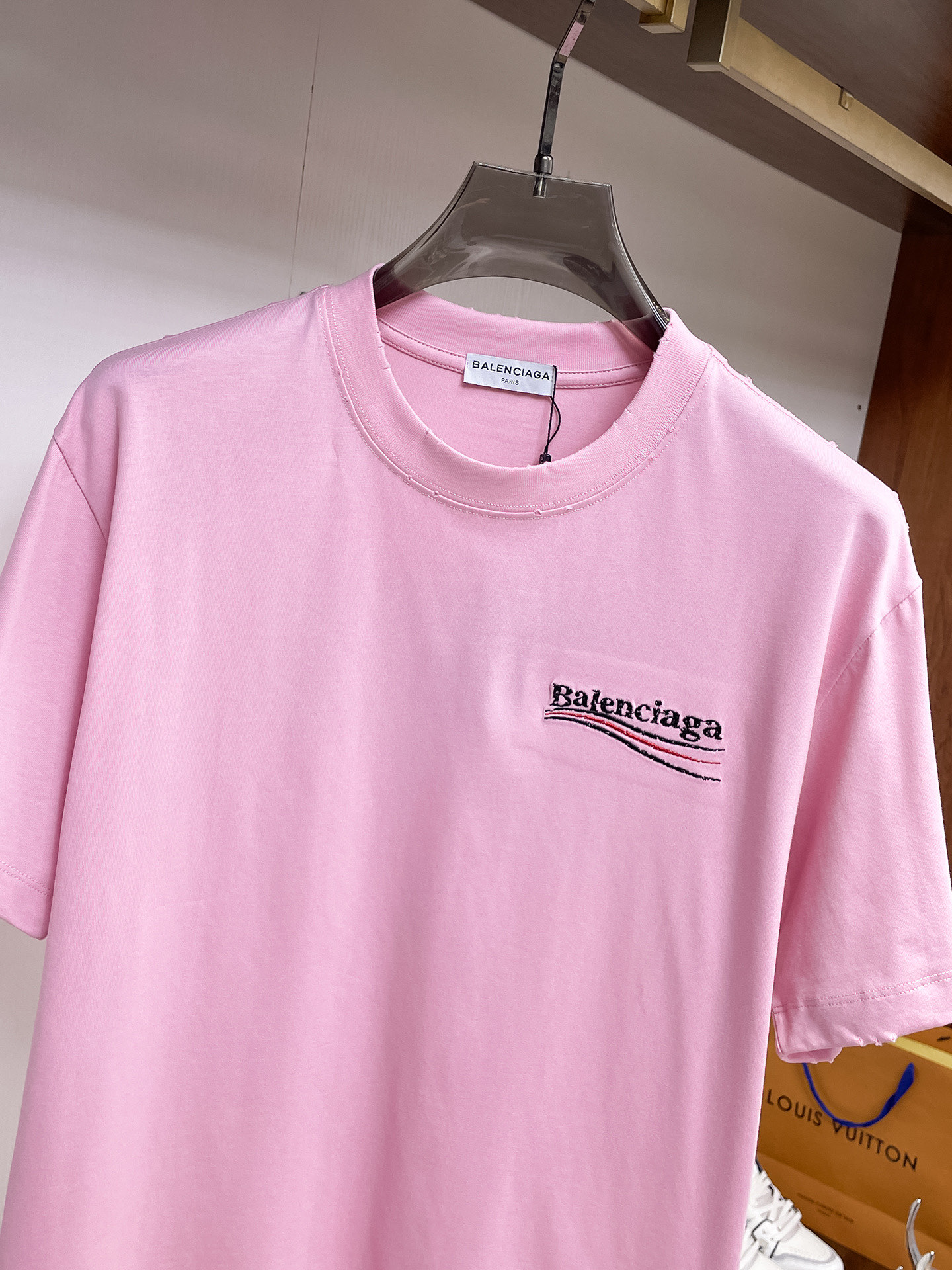 BALENCIAGA 一比一粉色刺繡Logo短袖T恤 男女款寬鬆休閒潮流上衣| 13 BALENCIAGA 一比一粉色刺繡Logo短袖T恤 男女款寬鬆休閒潮流上衣
