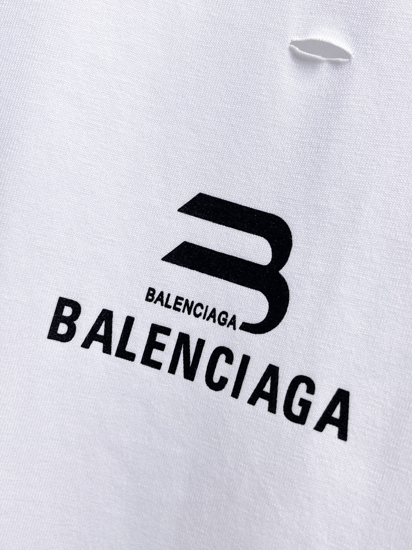 BALENCIAGA 復刻白色破洞短袖T恤 B字母Logo男女款做舊寬鬆上衣| 12 BALENCIAGA 復刻白色破洞短袖T恤 B字母Logo男女款做舊寬鬆上衣