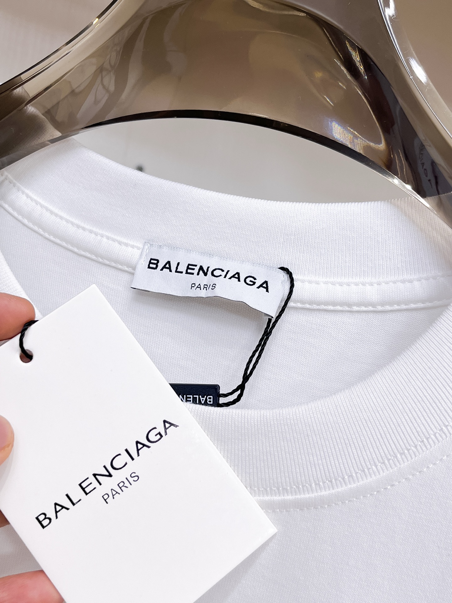 BALENCIAGA 復刻白色破洞短袖T恤 B字母Logo男女款做舊寬鬆上衣| 11 BALENCIAGA 復刻白色破洞短袖T恤 B字母Logo男女款做舊寬鬆上衣