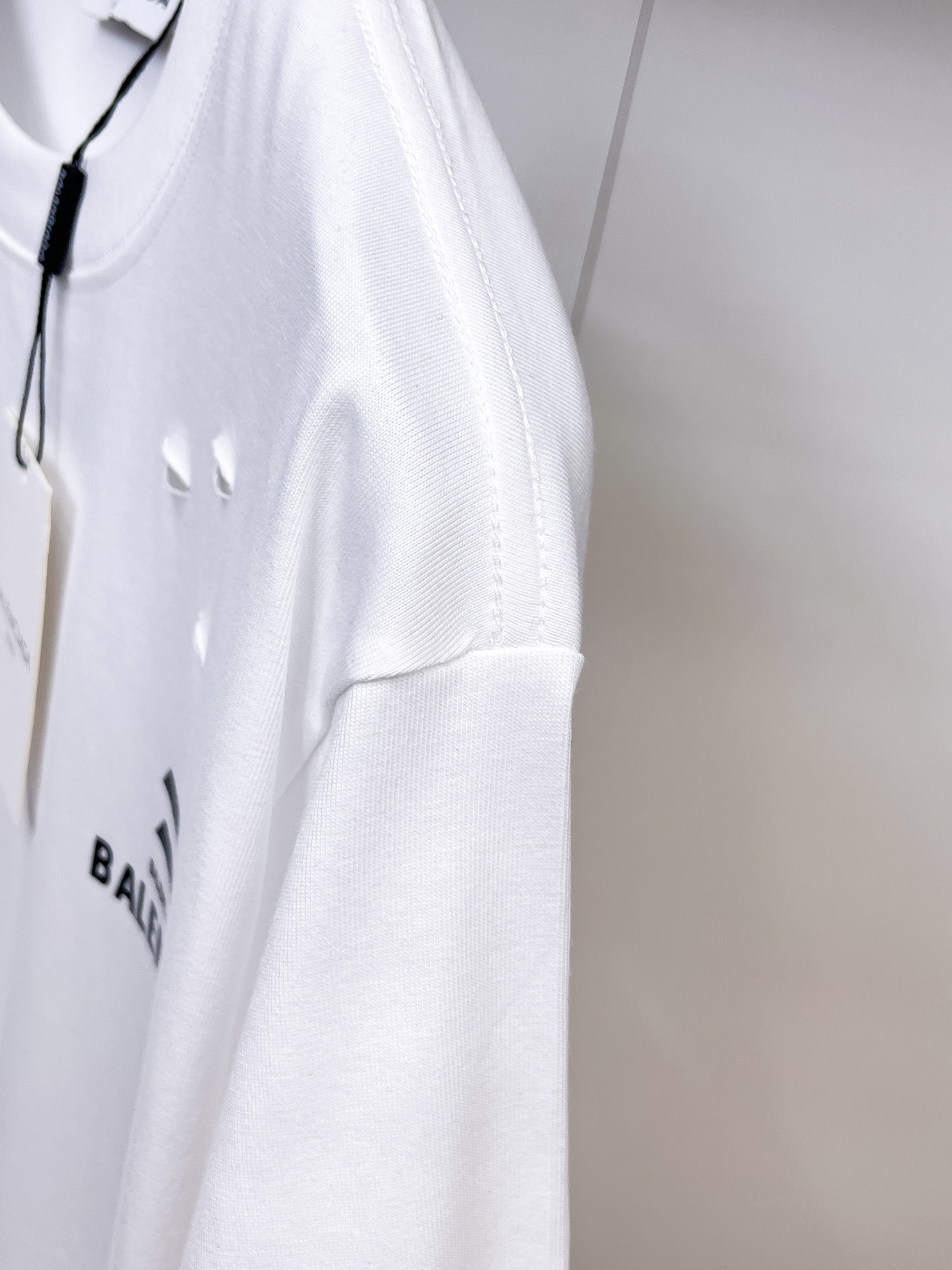 BALENCIAGA 復刻白色破洞短袖T恤 B字母Logo男女款做舊寬鬆上衣| 10 BALENCIAGA 復刻白色破洞短袖T恤 B字母Logo男女款做舊寬鬆上衣